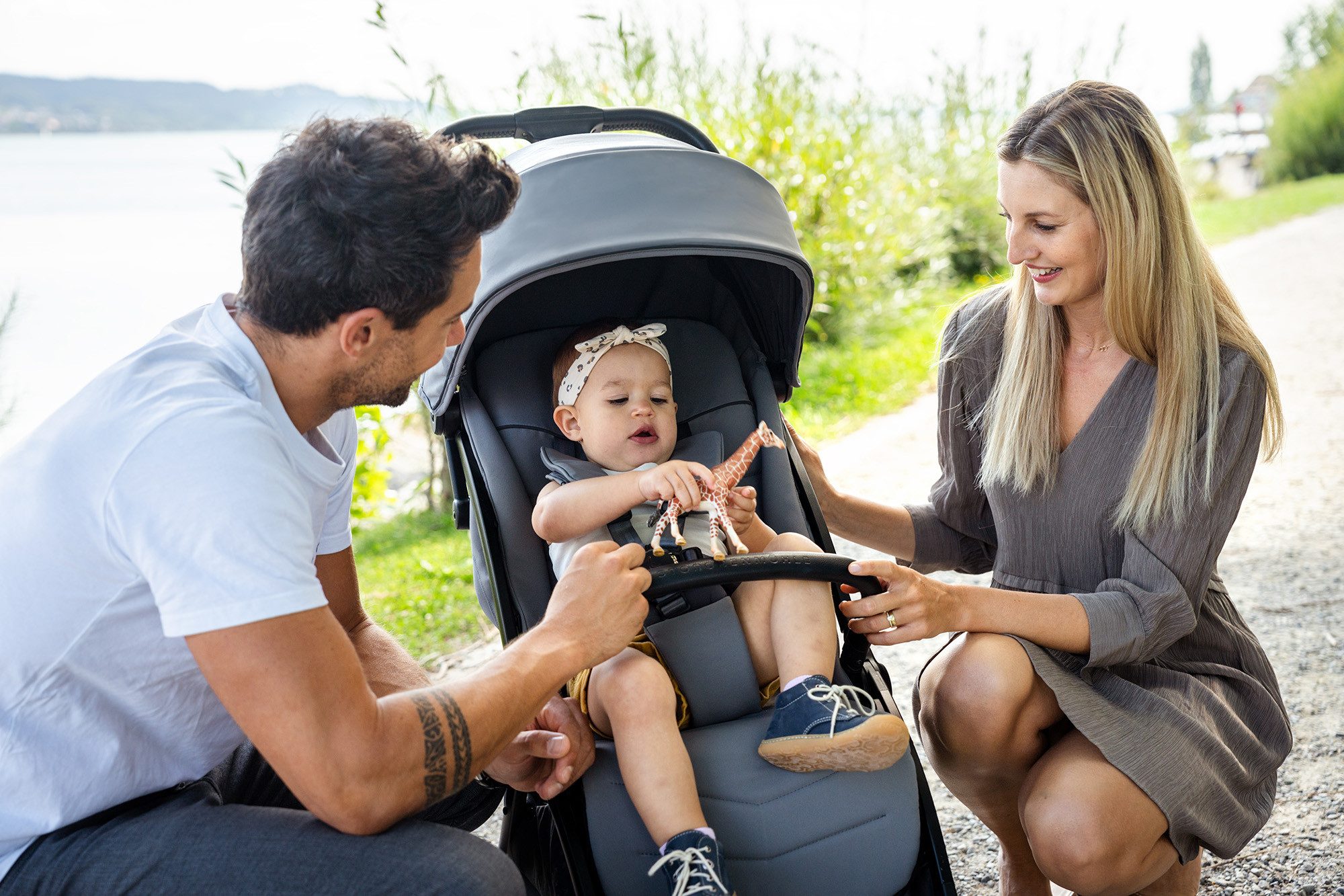Storchenmühle Kinder-Buggy Niko, Luftkammer-Räder, XXL Sonnenverdeck UPF 50+, Einhand-Faltmechanismus