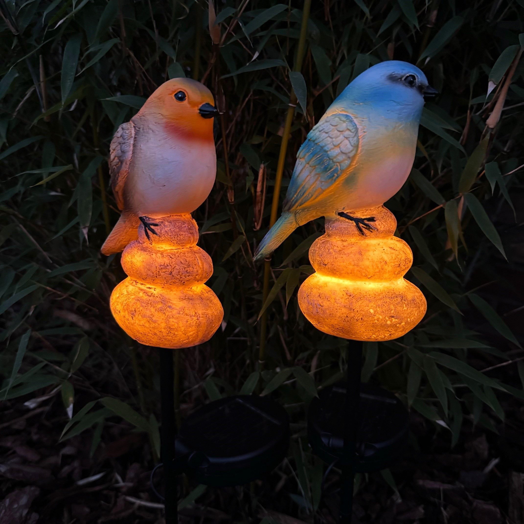 Online-Fuchs Gartenstecker Beetstecker mit LED Solarleuchten - 2er Set Vögel, Vogel auf Steinen (Gartendeko Figuren) - Maße mit Erdspieß ca. 53 cm, Vögel ca. 15 cm groß