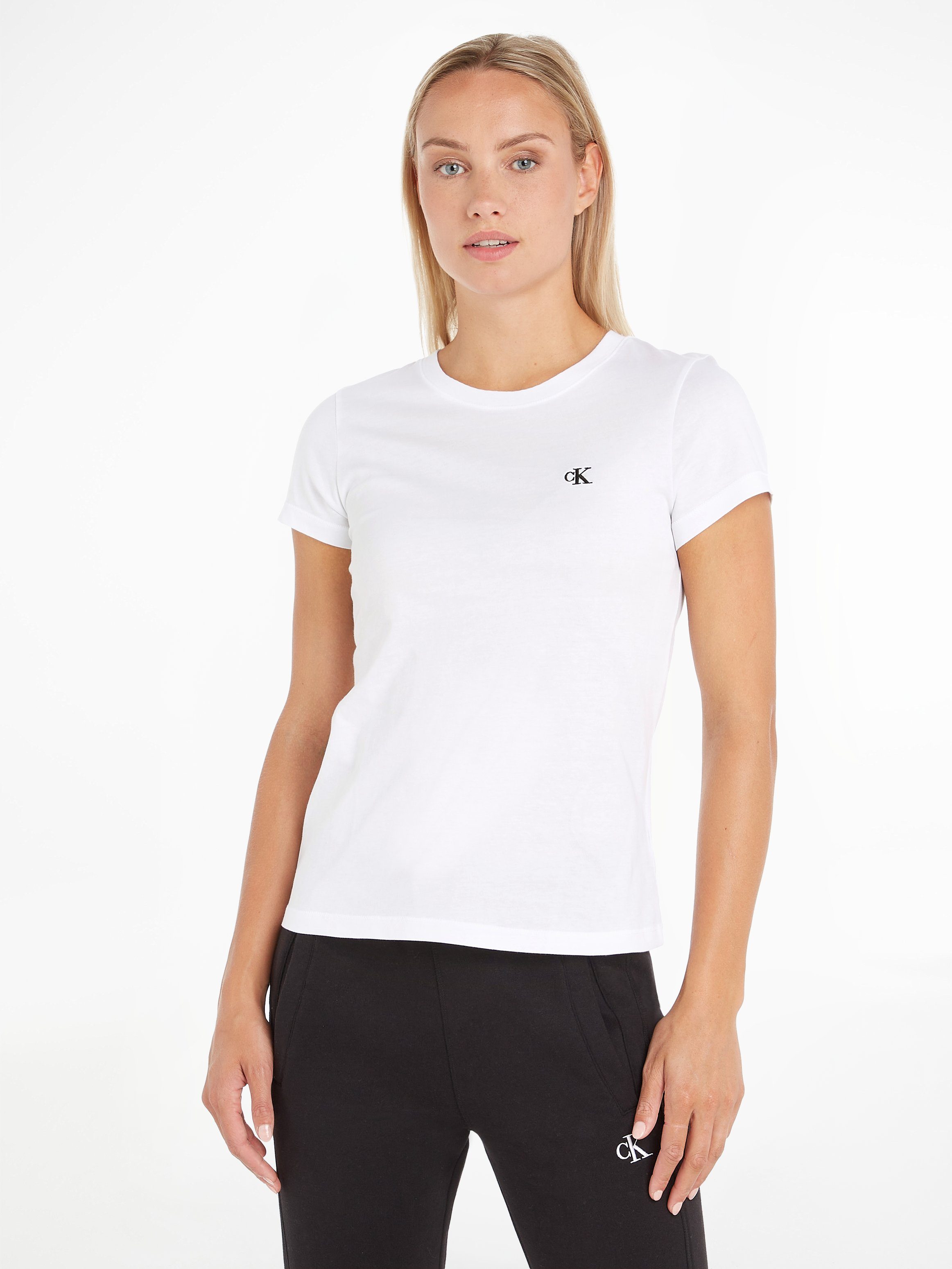Calvin Klein Jeans T-Shirt CK EMBROIDERY SLIM TEE mit gesticktem CK Logo auf der Brust brigth white