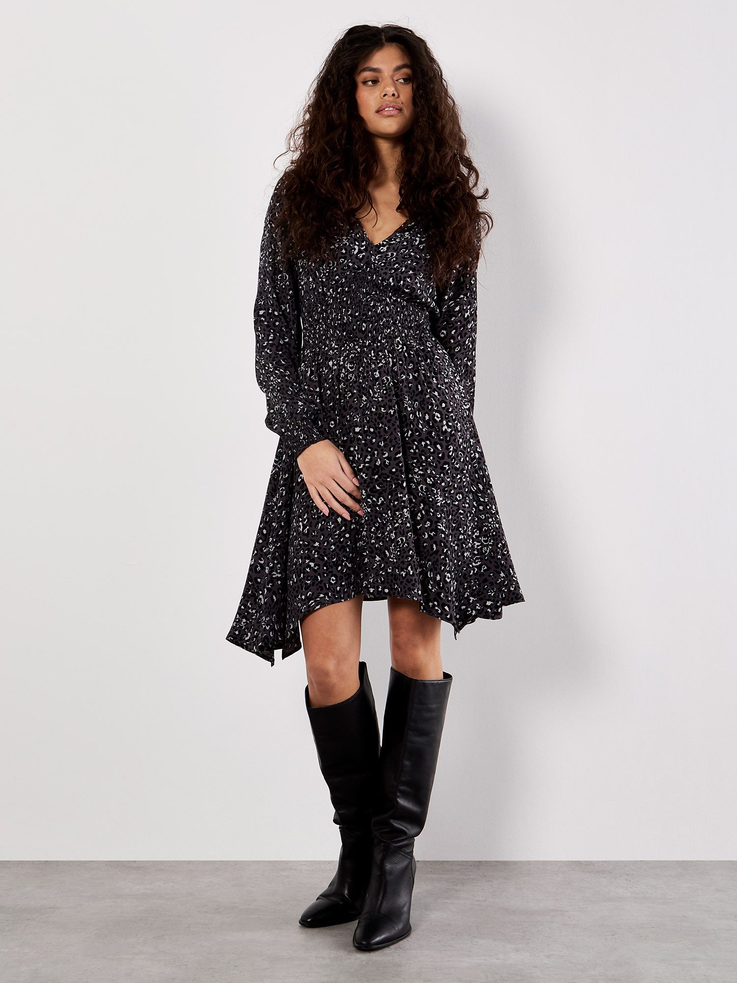 Apricot Minikleid gemustertes Kleid mit Smokdetails günstig online kaufen