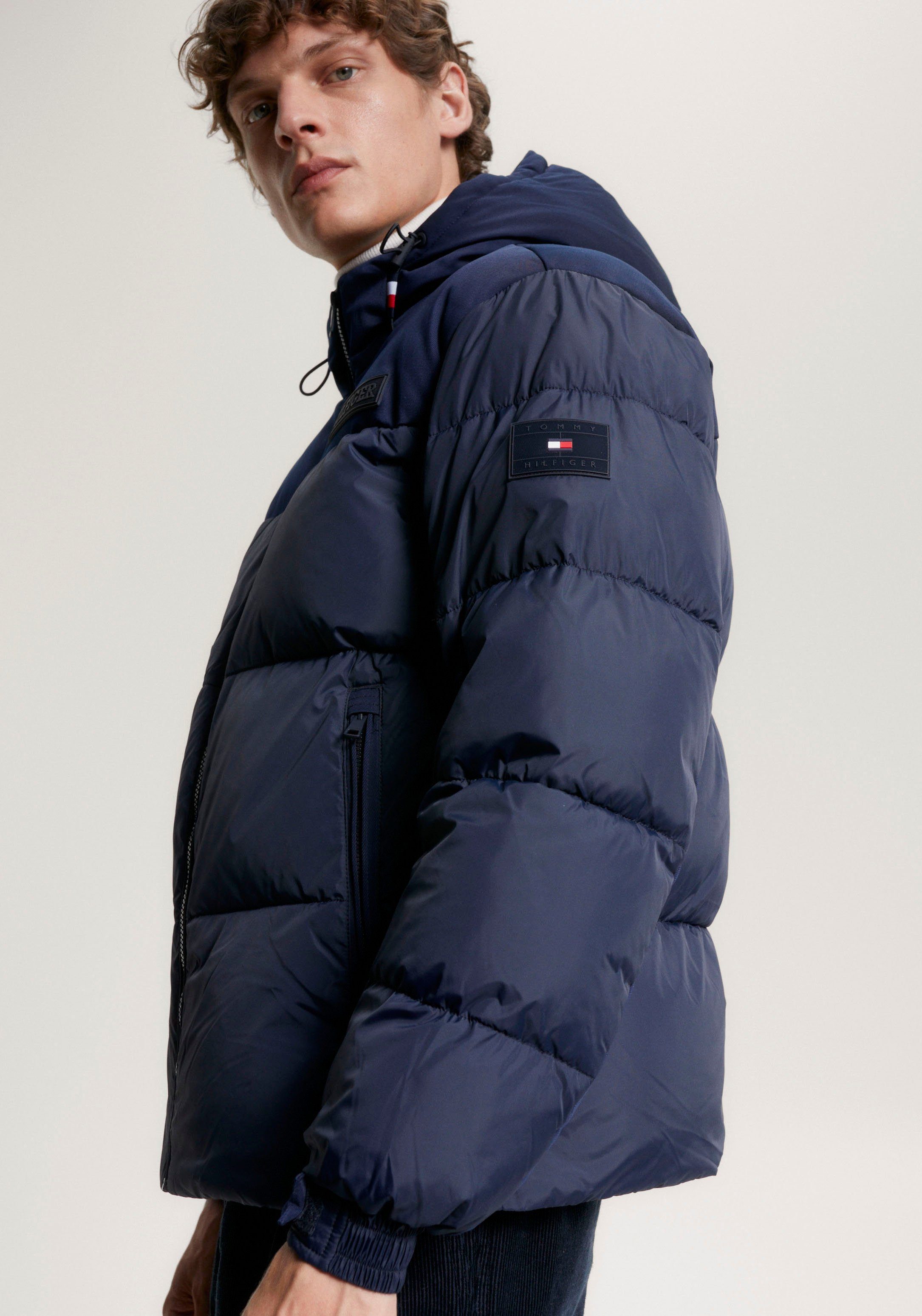 Tommy Hilfiger Steppjacke NEW YORK HOODED JACKET hochgeschlossene Winterjacke, wasserabweisend, verstellbare Ärmel