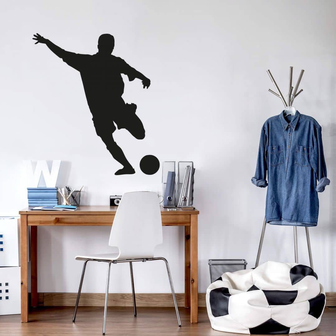 K&L Wall Art Wandtattoo Fußball Kick it! Deko Schriftzug Klebebilder Kinderzimmer Schwarz, selbstklebende Fußball Wandsticker, hergestellt in Berlin