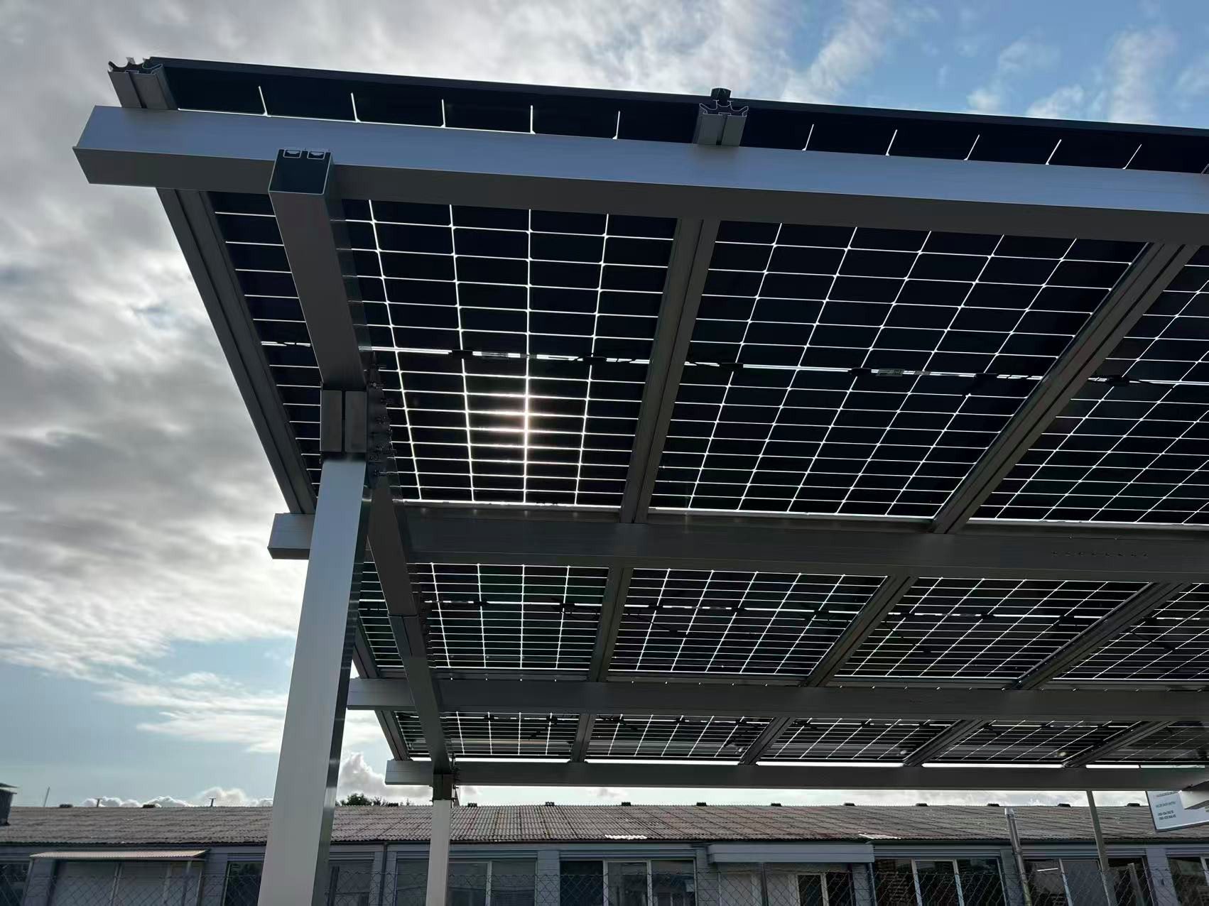 Home Feeling Doppelcarport Carport Gestell für 2 Autos inkl. 15 Solarmodule, Silber