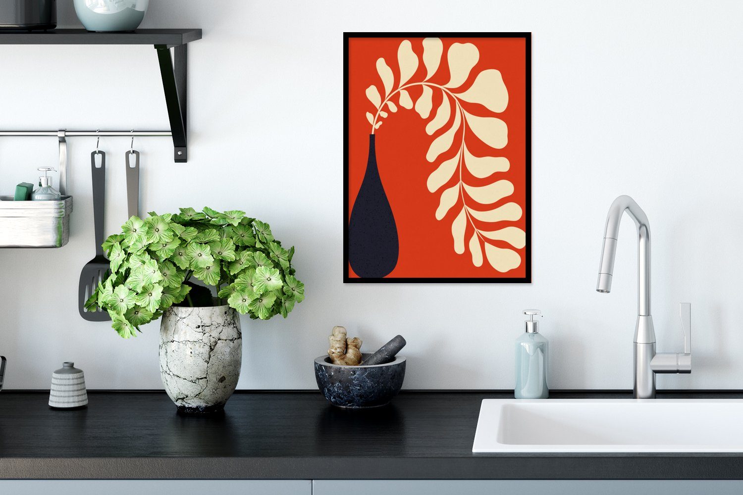 Poster MuchoWow Bilderrahmen Rahmen, Rot, (1 - Vase Kunstdruck, Schwarzem Poster, Blume Pflanze - St), - mit Gerahmtes