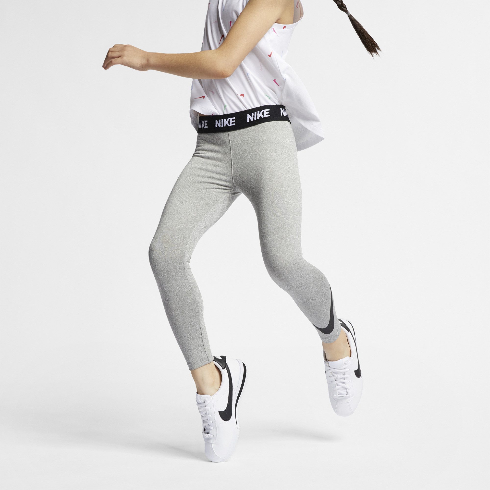 Nike Sportswear Funktionsleggings NKG SPORT ESSENT PRTD LEGGING - für Kinder für Kinder, elastisches Material, extra-enge Beinform