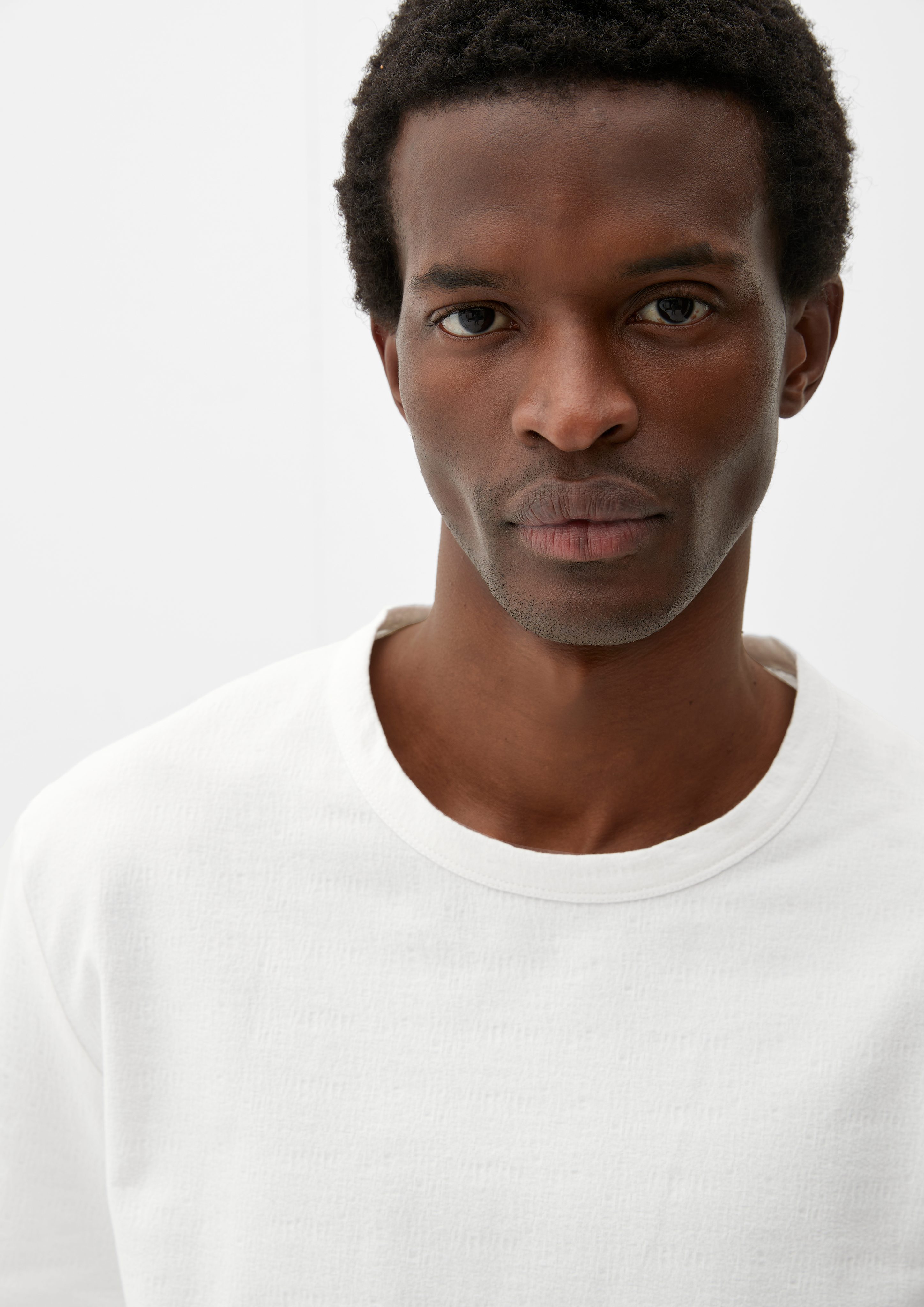 s.Oliver Kurzarmshirt aus weiß Blende Seersucker T-Shirt