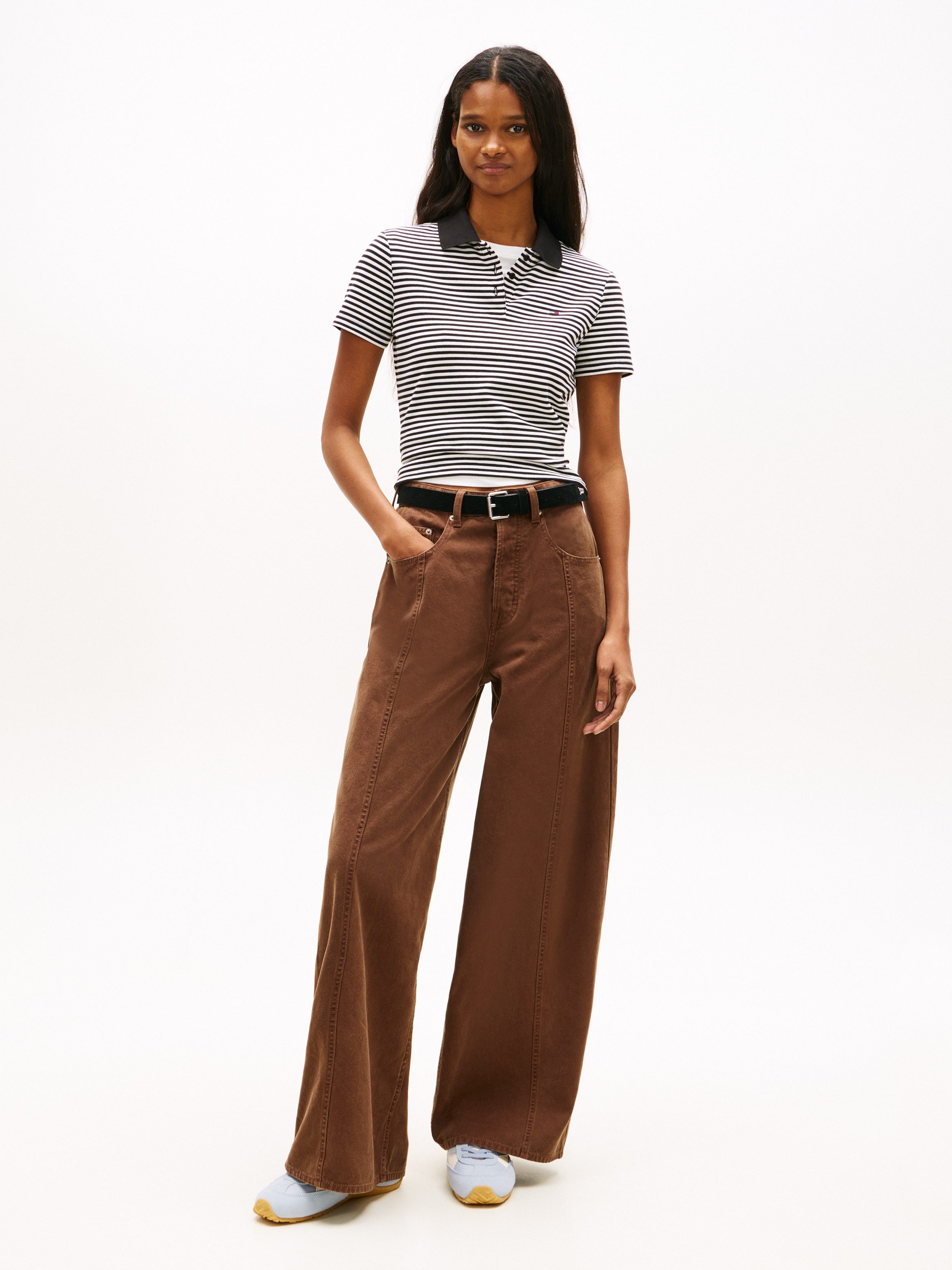 Tommy Jeans Poloshirt TJW SLIM ESSENTIAL POLO SHORT SLEEVE mit Logostickerei, Piqué