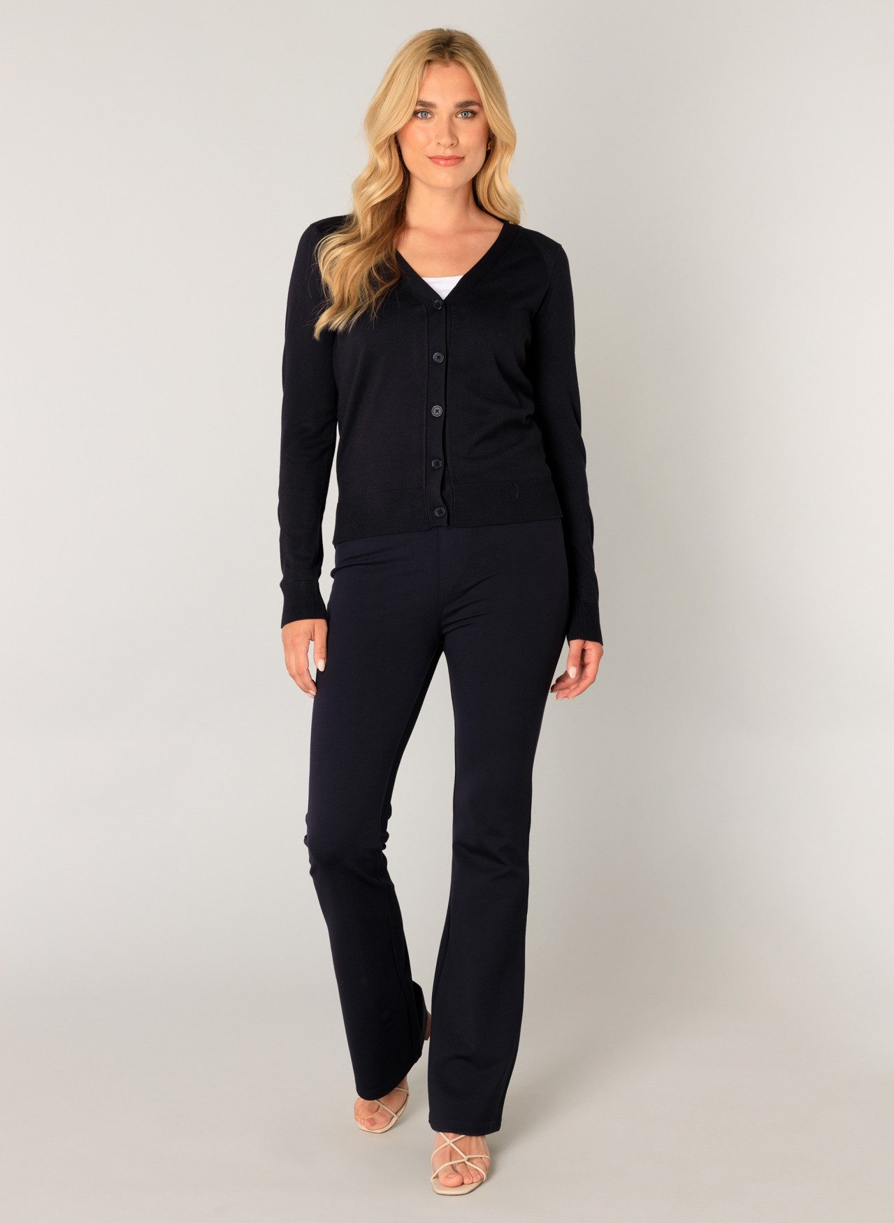 Base Level Strickjacke Yvon mit V-Ausschnitt