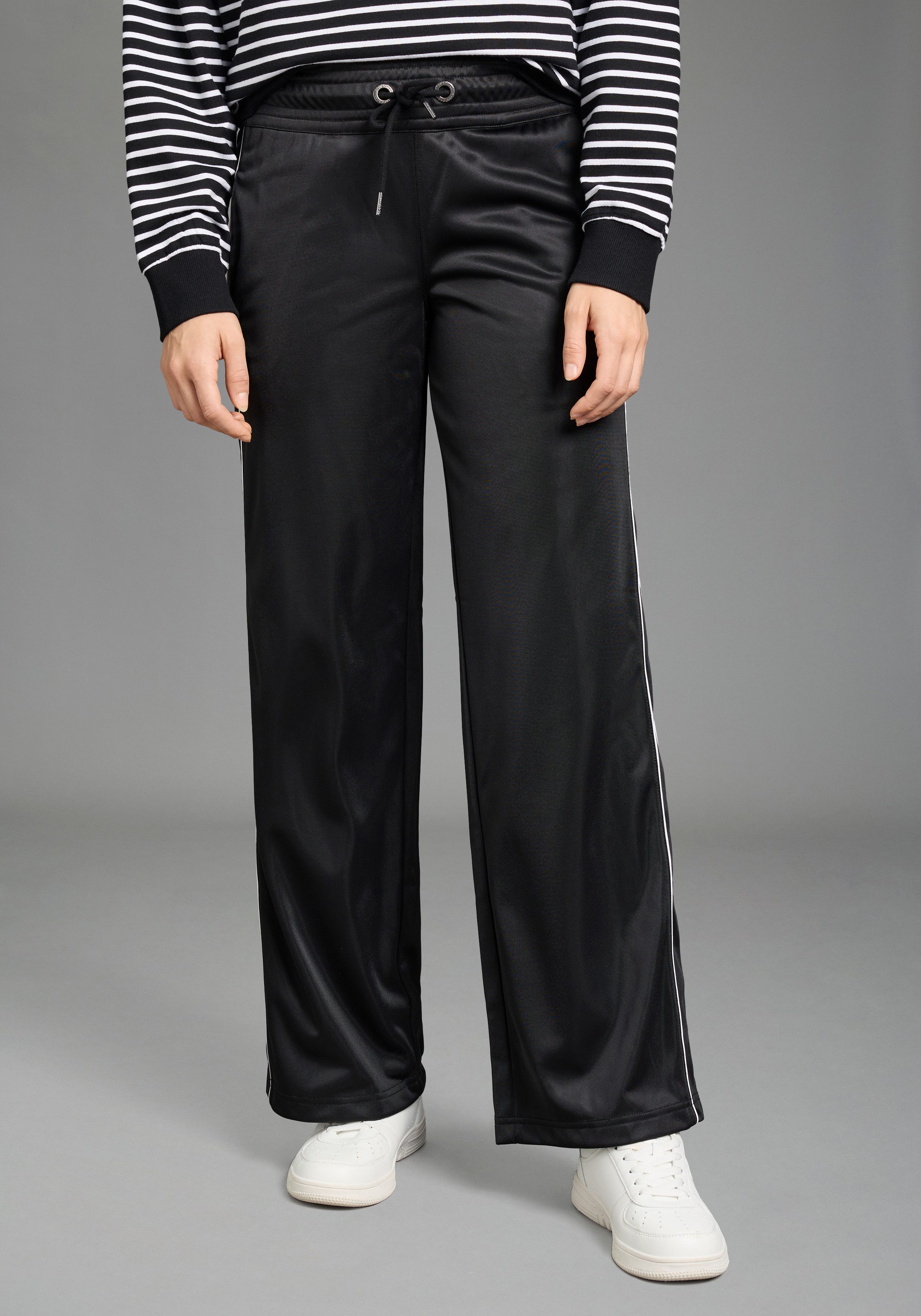 KangaROOS Sporthose casual Trikot-Hose, bequemer Schnitt, mit Bindeband am Bund. € 39,99, (€ 39,99 pro 1 Stk).