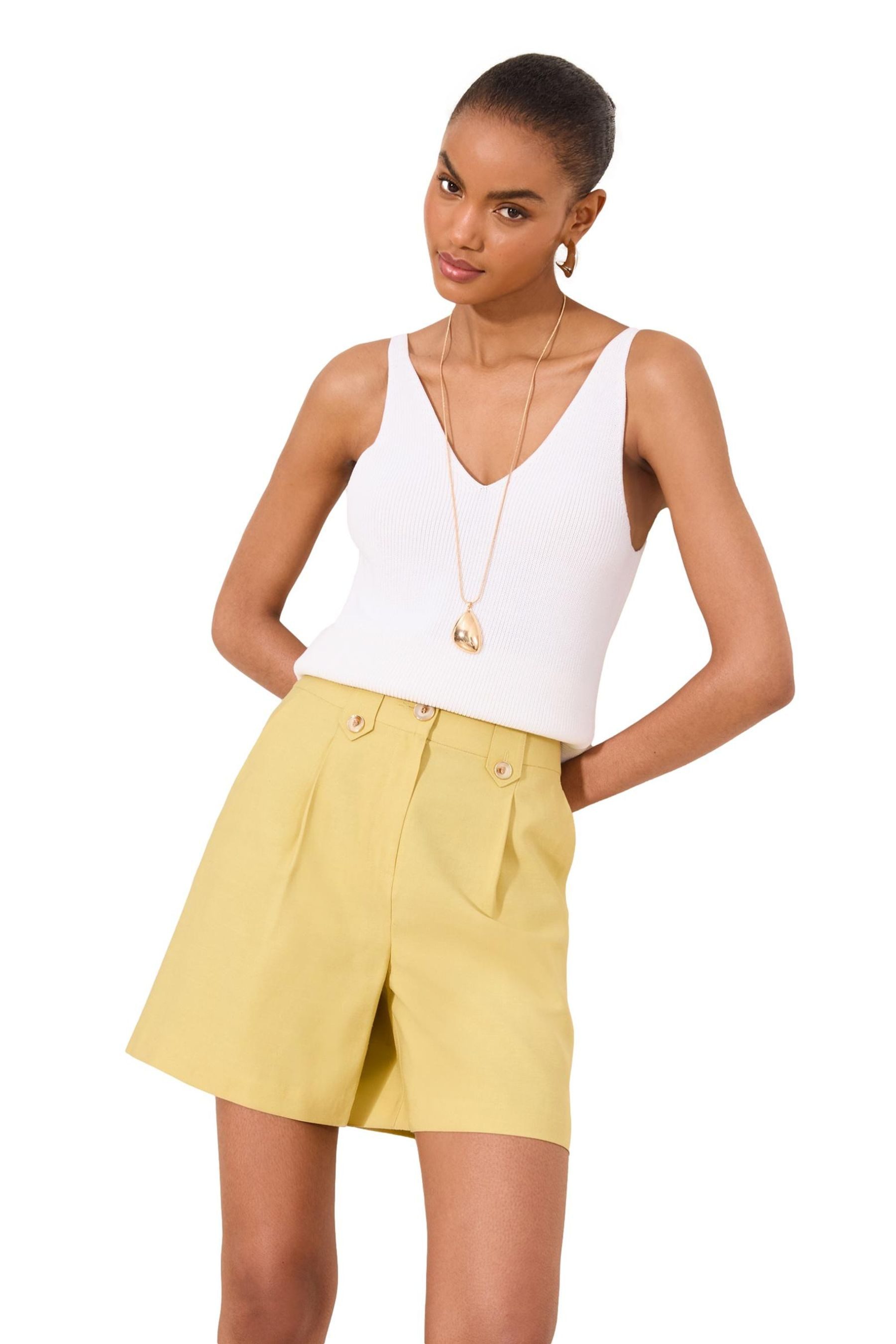 LIPSY Shorts Lipsy Tailored Fit Shorts mit Riegel (1-tlg)