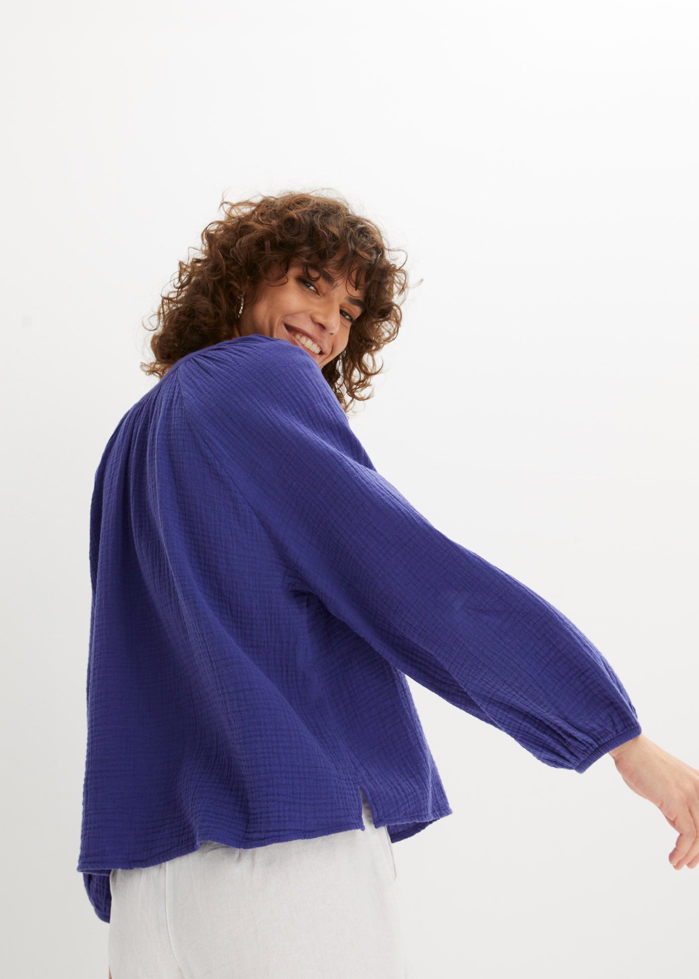 bonprix Shirtbluse Oversize-Passform, mit V-Ausschnitt, aus Baumwolle, 3/4-Ärmeln