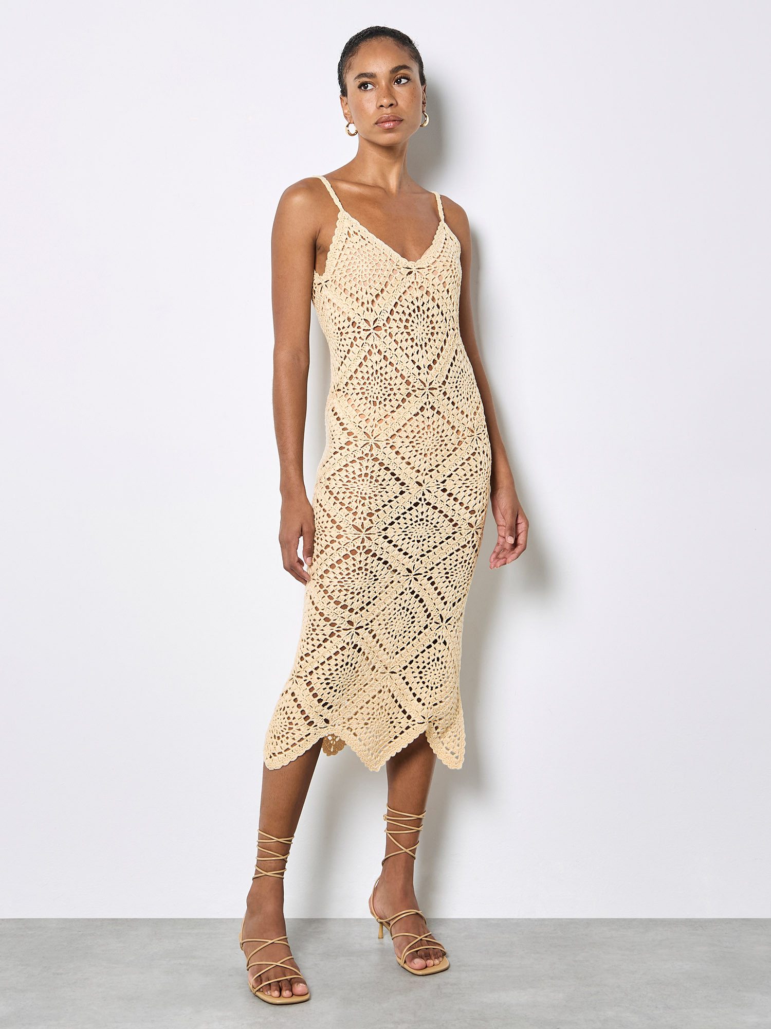 Apricot Spitzenkleid Handgestricktes Midi-Kleid mit Häkelverzierung