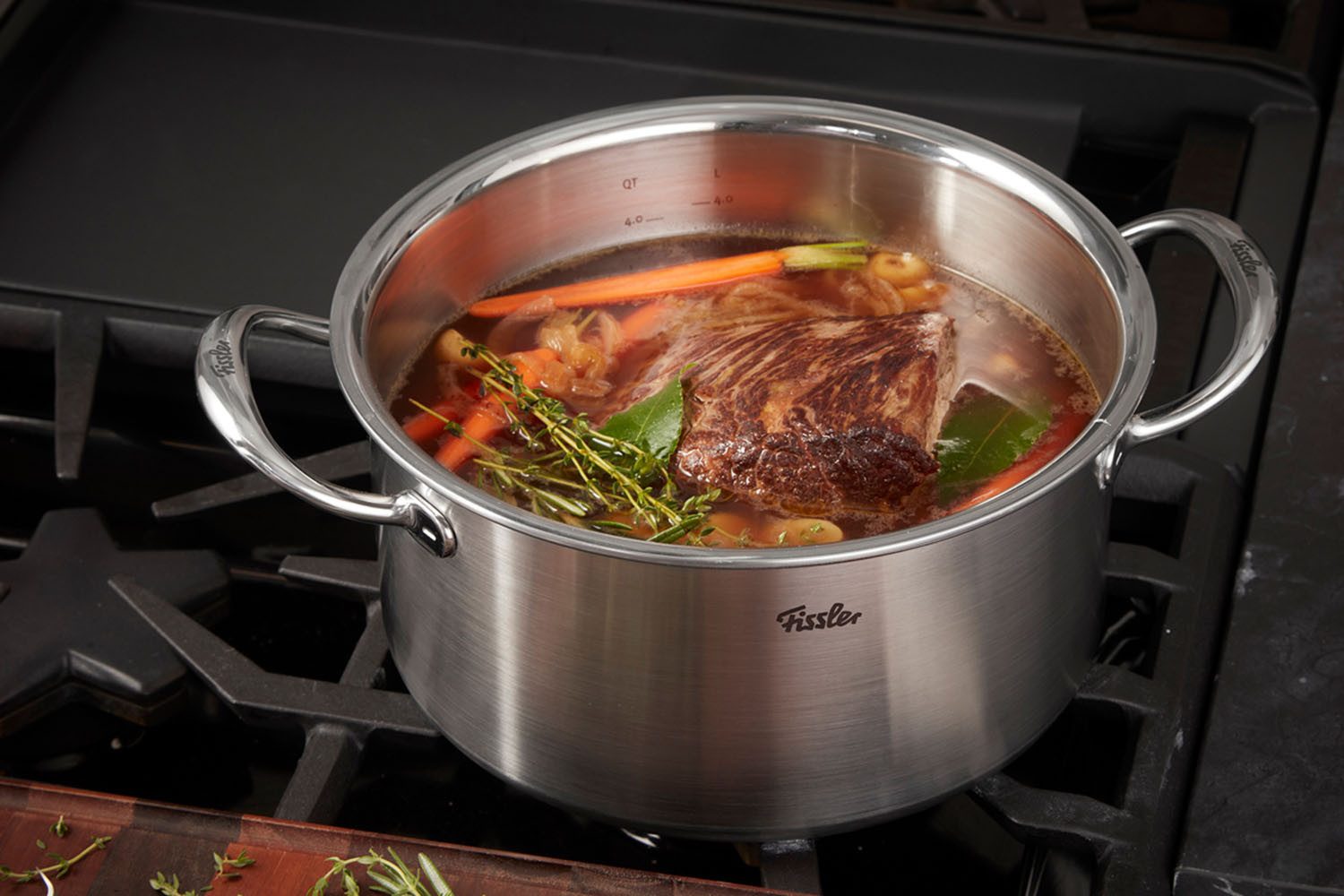 Fissler Kochtopf M5 Pro-Ply Kochtopf 24 cm mit Metalldeckel, Edelstahl 18/10 (1-tlg), 5-lagiges Pro-Ply™ Mehrschichtmaterial für präzise Wärmeverteilung