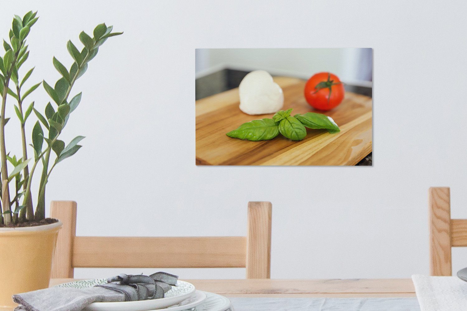 mit auf 30x20 cm Aufhängefertig, Wanddeko, Leinwandbild St), (1 einem und Tomate OneMillionCanvasses® Basilikum Wandbild Schneidebrett, Mozzarella Leinwandbilder,