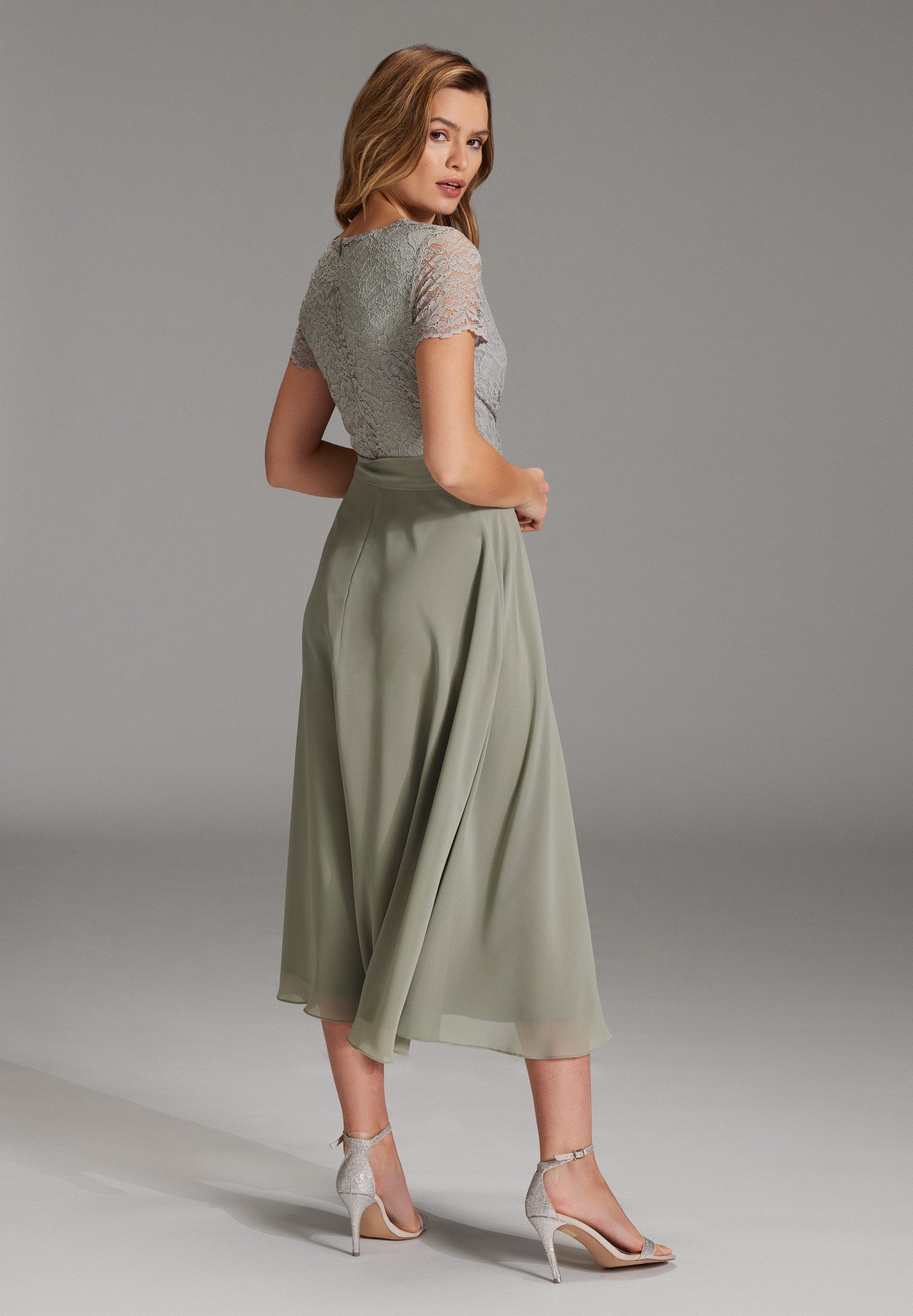 SWING Cocktailkleid Taillierter Schnitt mit ausgestelltem günstig online kaufen