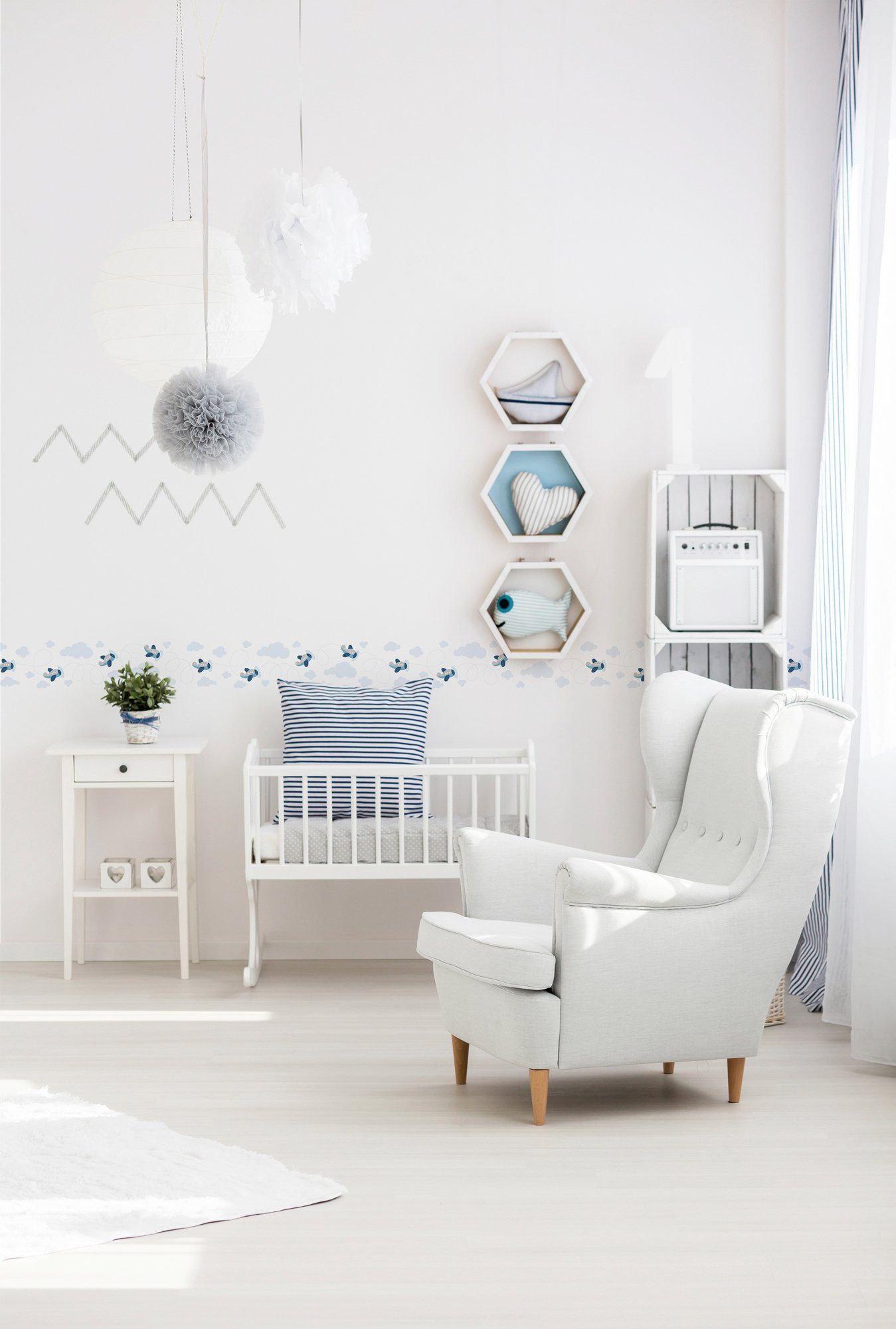 Kinderzimmer glatt, Cute A.S. Tapete Création Planes, Grau Weiß Bordüre Blau