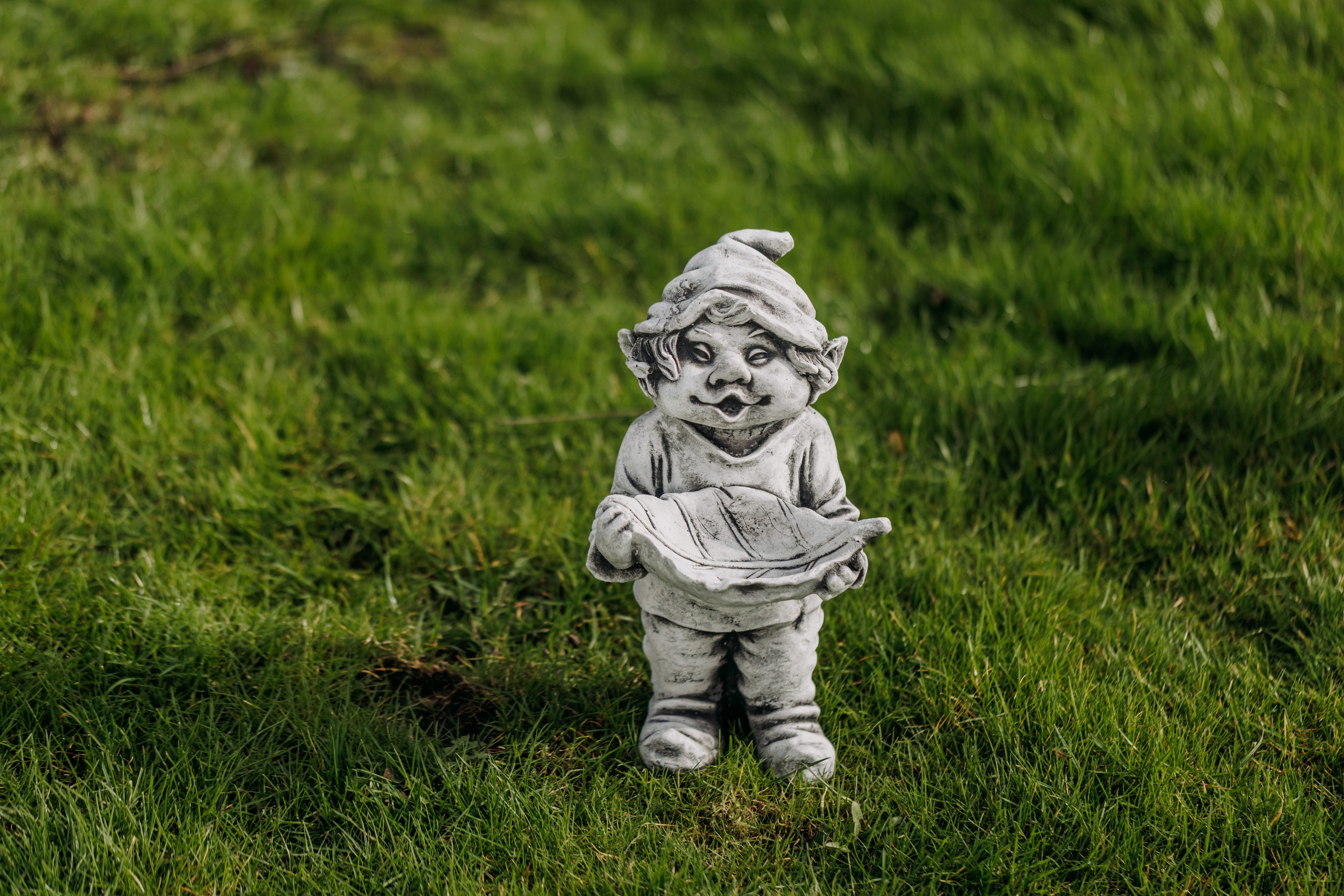 gartendekoparadies.de Gartenfigur Gnom Gartenfreund, Steinfigur, H. 33 cm, 5 kg, Frostsicher