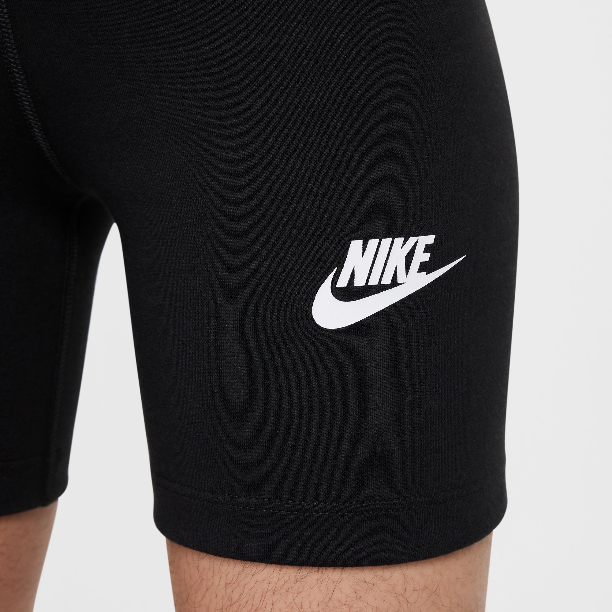 Nike Sportswear Shorts Nike Sportswear Classic Girls' High-Waisted 5" Biker Shorts dickes und zugleich leichtes Material, strapazierfähige Verarbeitung