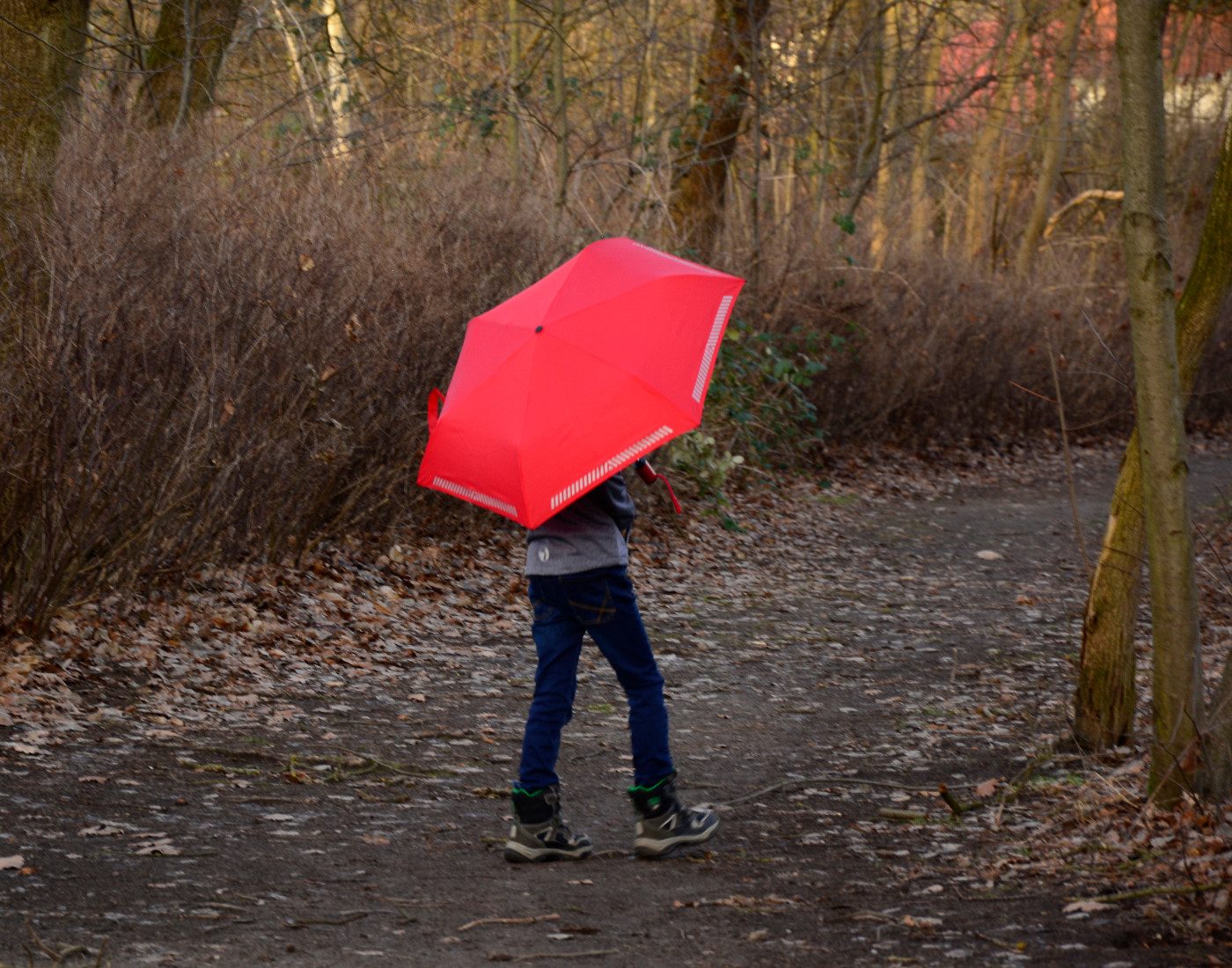 iX-brella Taschenregenschirm für Kinder Safety Reflex mit Auf-Zu-Automatik, kräftige Farben mit reflektierenden Streifen
