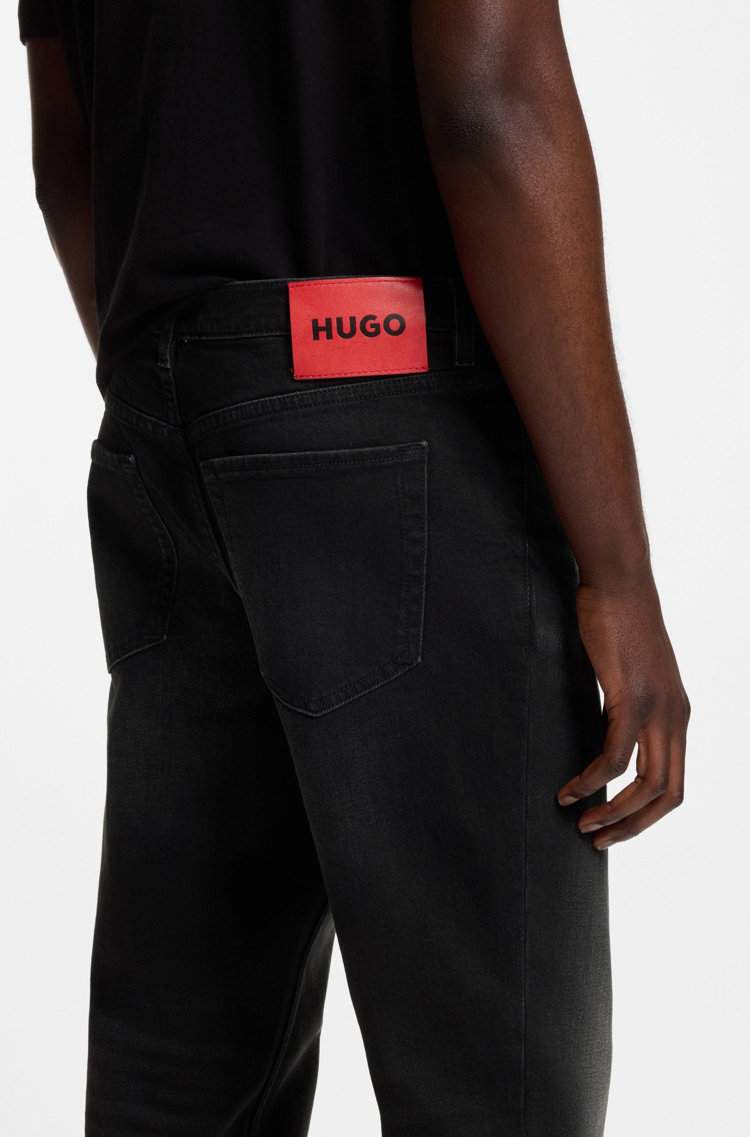 HUGO Tapered-fit-Jeans HUGO 634 aus Stretch-Denim, mit Knopfleiste – Bild 2 von 5