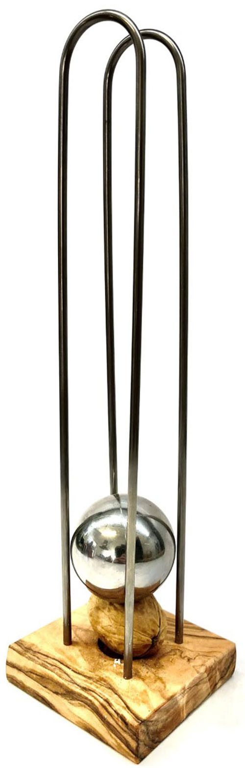 Olivenholz-erleben Nussknacker mit Edelstahl und Olivenholz, (2-tlg., Schwere Metallkugel, Olivenholz-Ständer mit Vertiefung für Nuss), Silbrige Kanonenkugel knackt die Nuss, Vertiefung im Brett