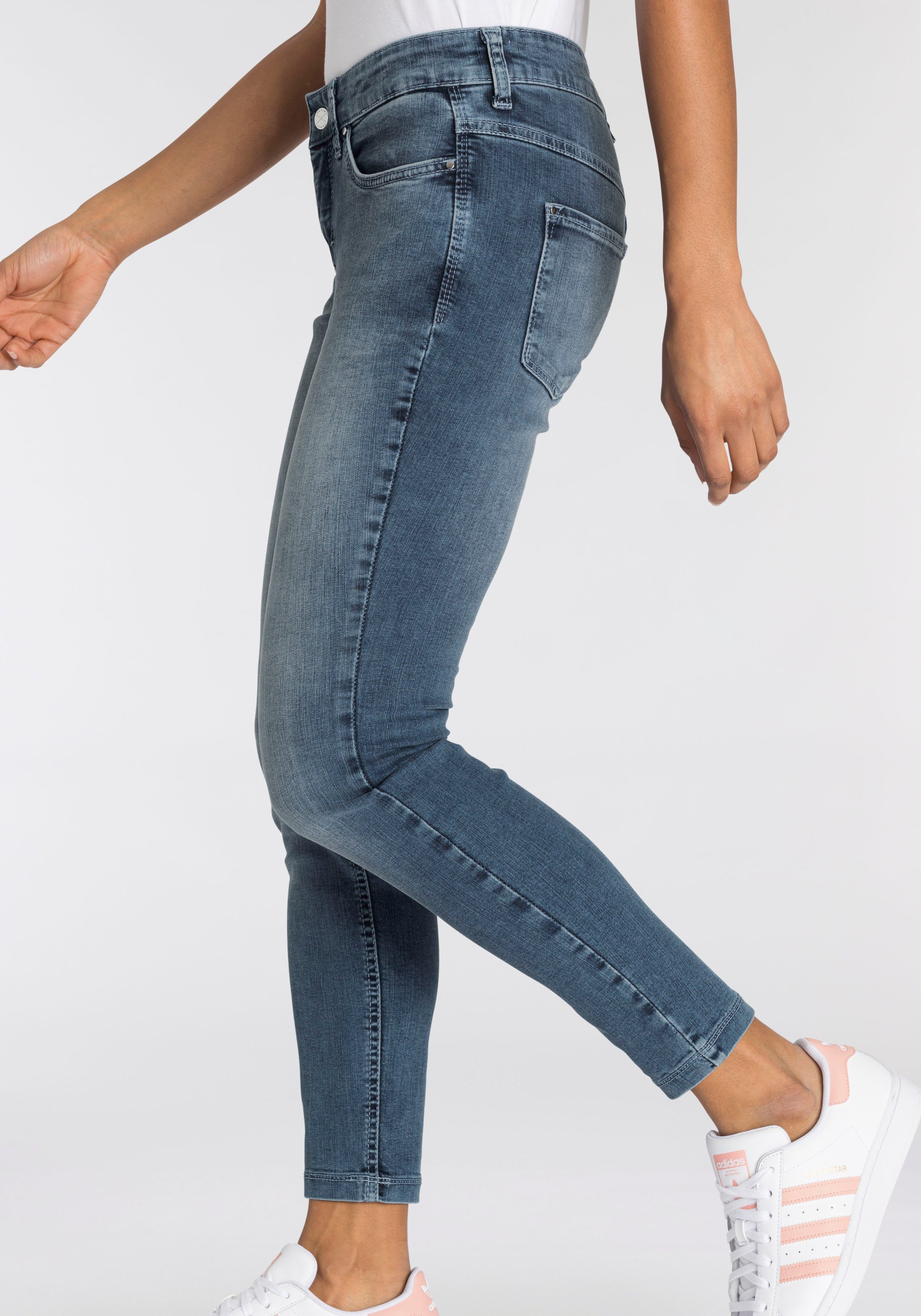 für summer MAC lt. blue wash Qualität Skinny perfekten sorgt den Sitz Hochelastische Skinny-fit-Jeans Dream