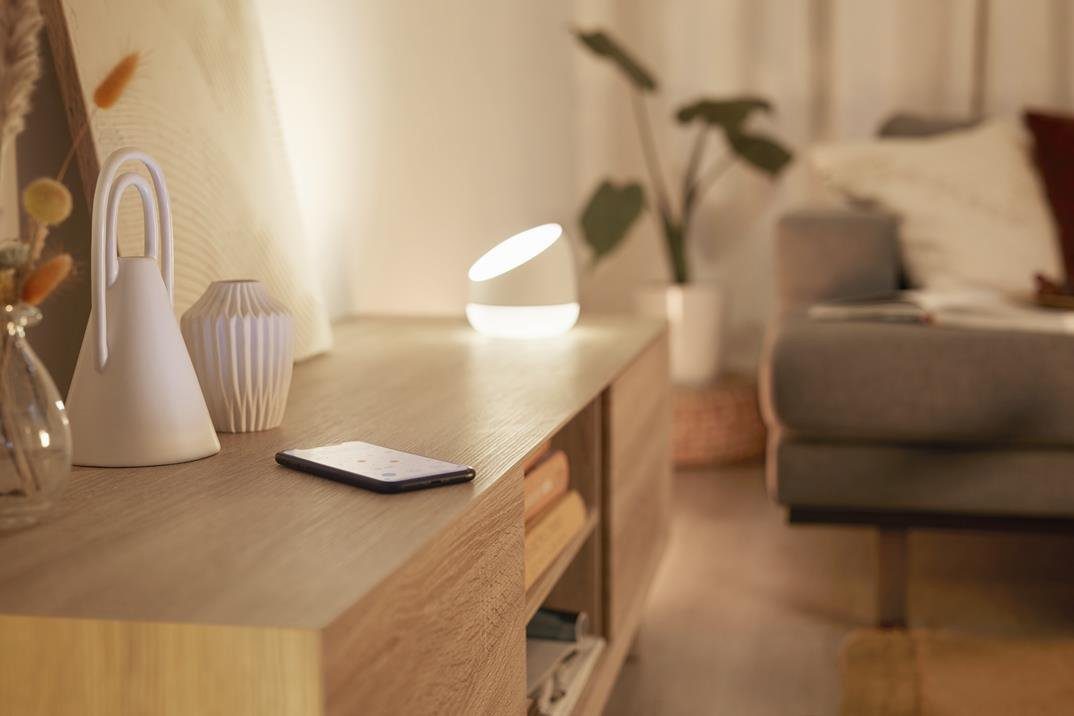 WiZ Tischleuchte SQUIRE, LED fest integriert, Farbwechsler, Die WiZ Squire Tischleuchte bringt smartes Licht in alle Wohnbereiche