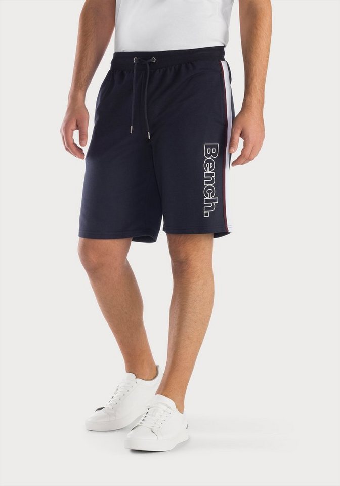 Bench. Loungewear Sweatshorts mit seitlichen Taschen, Gummizug und Kordel  im Bund für perfekten Sitz