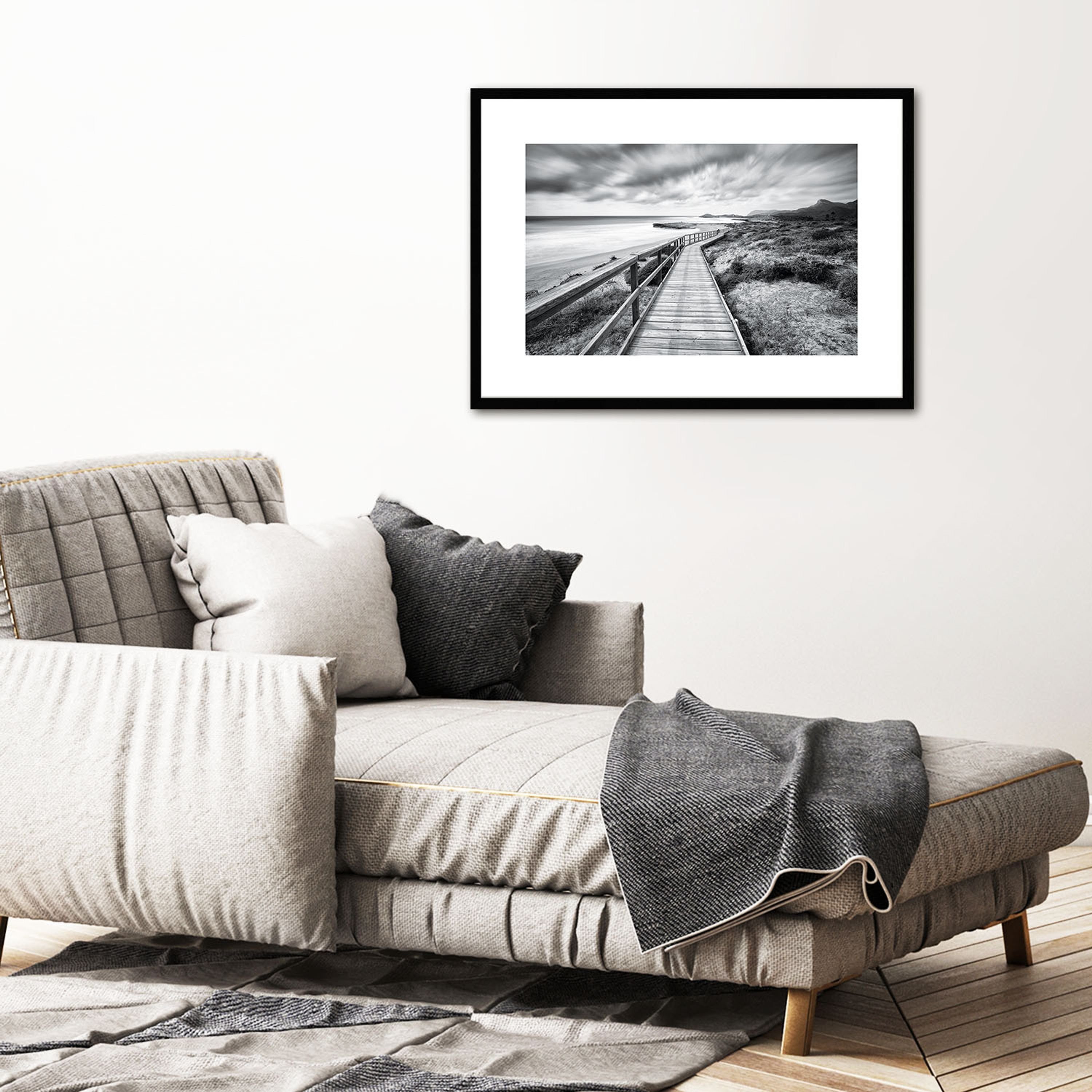 artissimo Bild mit Rahmen Gerahmtes Poster 70x50 cm / Wandbild modern / Wanddeko skandinavisch, Strand & Meer: Strandlandschaft in Schwarz-Weiß