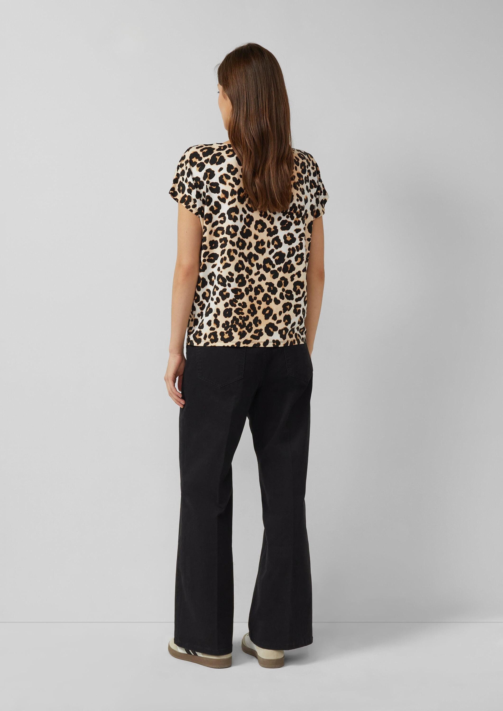 s.Oliver Kurzarmshirt T-Shirt Weiches Jerseyshirt mit Leo-Print