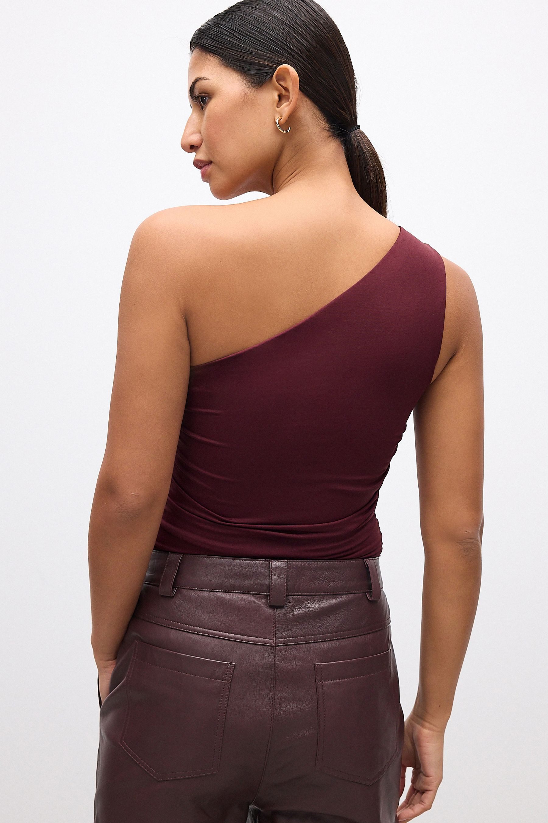 Next One-Shoulder-Top Einschultriges, gerafftes Oberteil aus Polyamid (1-tl günstig online kaufen