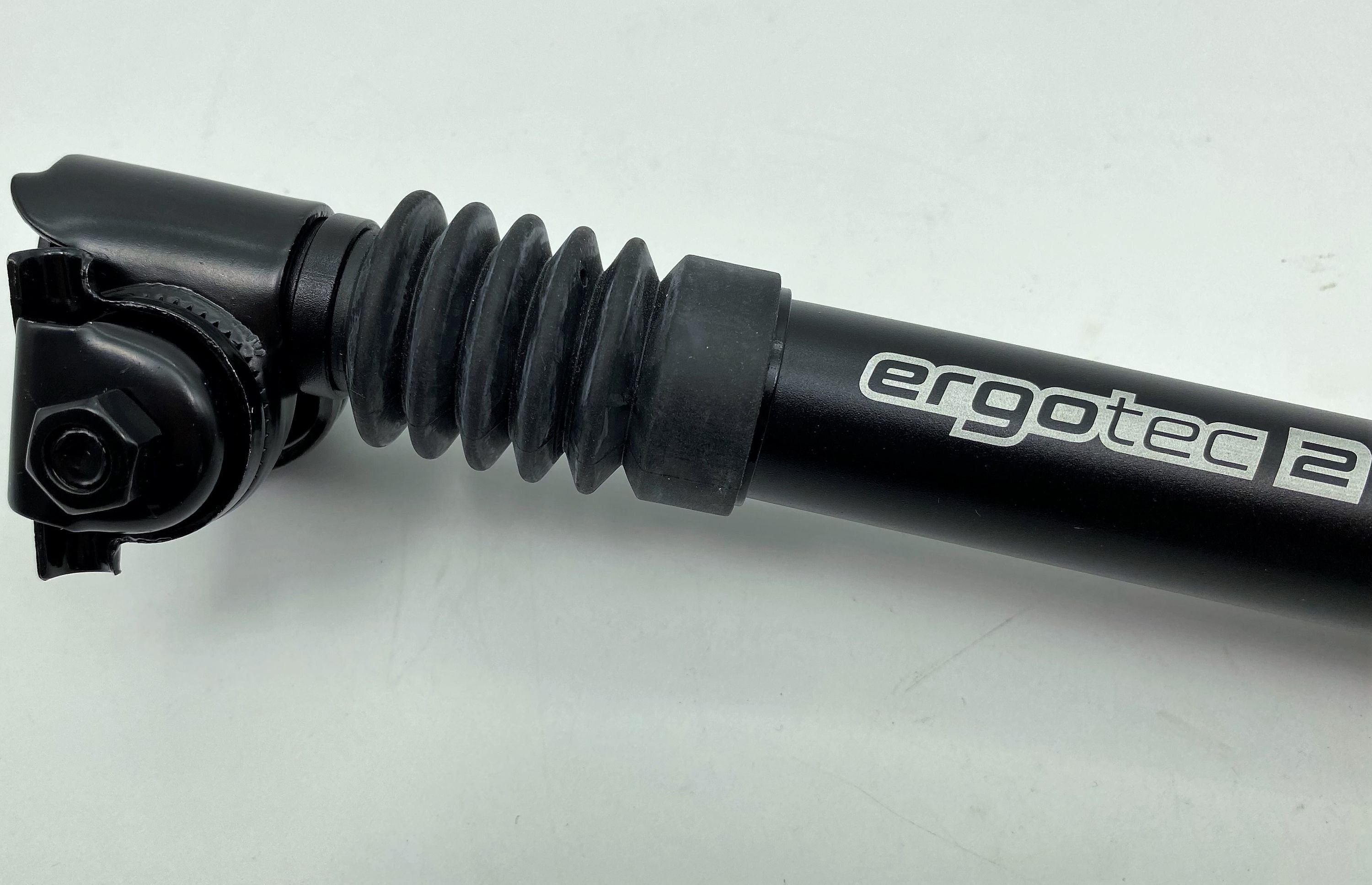 Ergotec Sattelstütze, Ergotec 300mm schwarz Patent-Sattelstütze Kloben Ø 31,0mm mit Alu