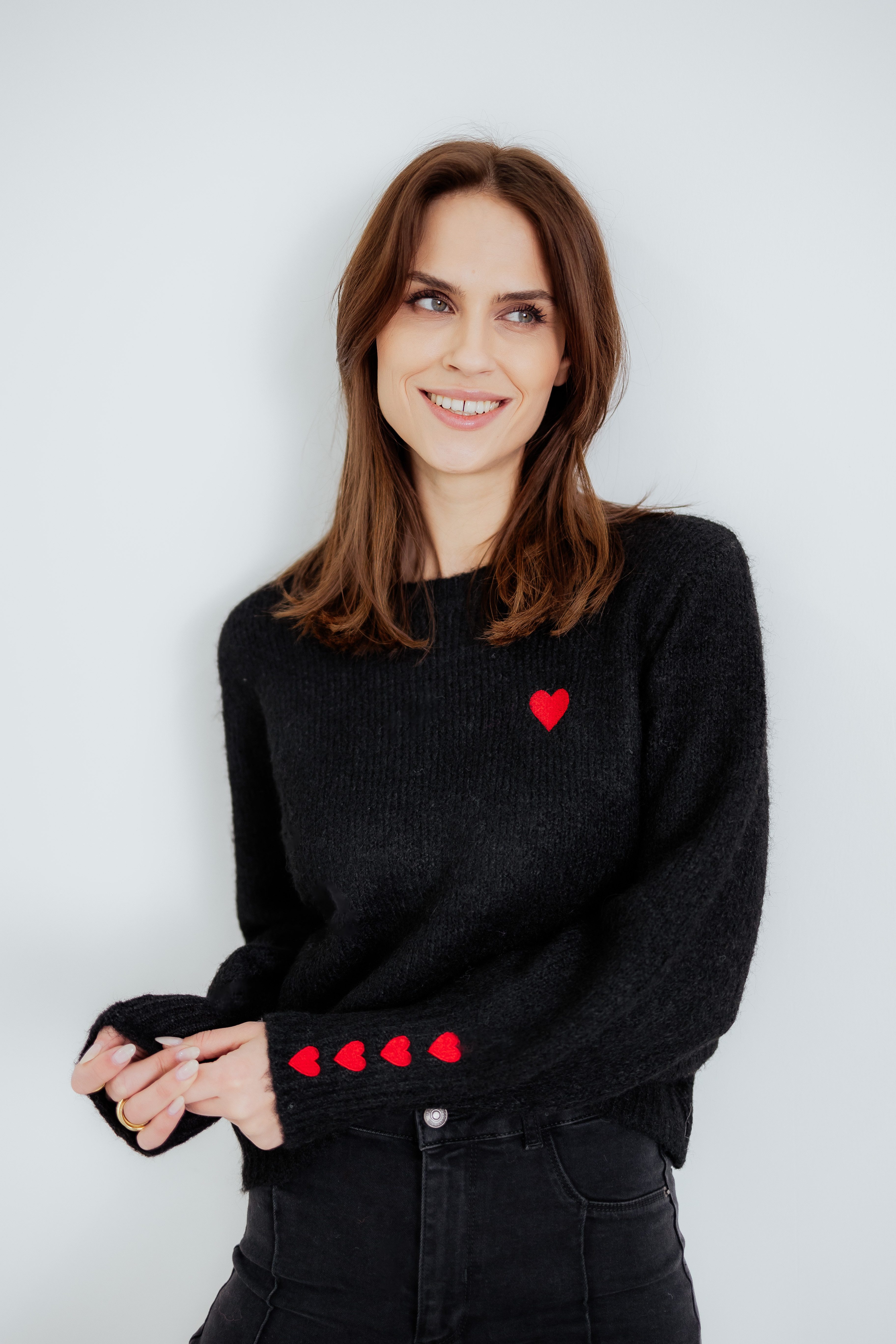 von Herzen Rundhalspullover schwarzer Strickpulli mit roten Herz-Applikationen - Onesize