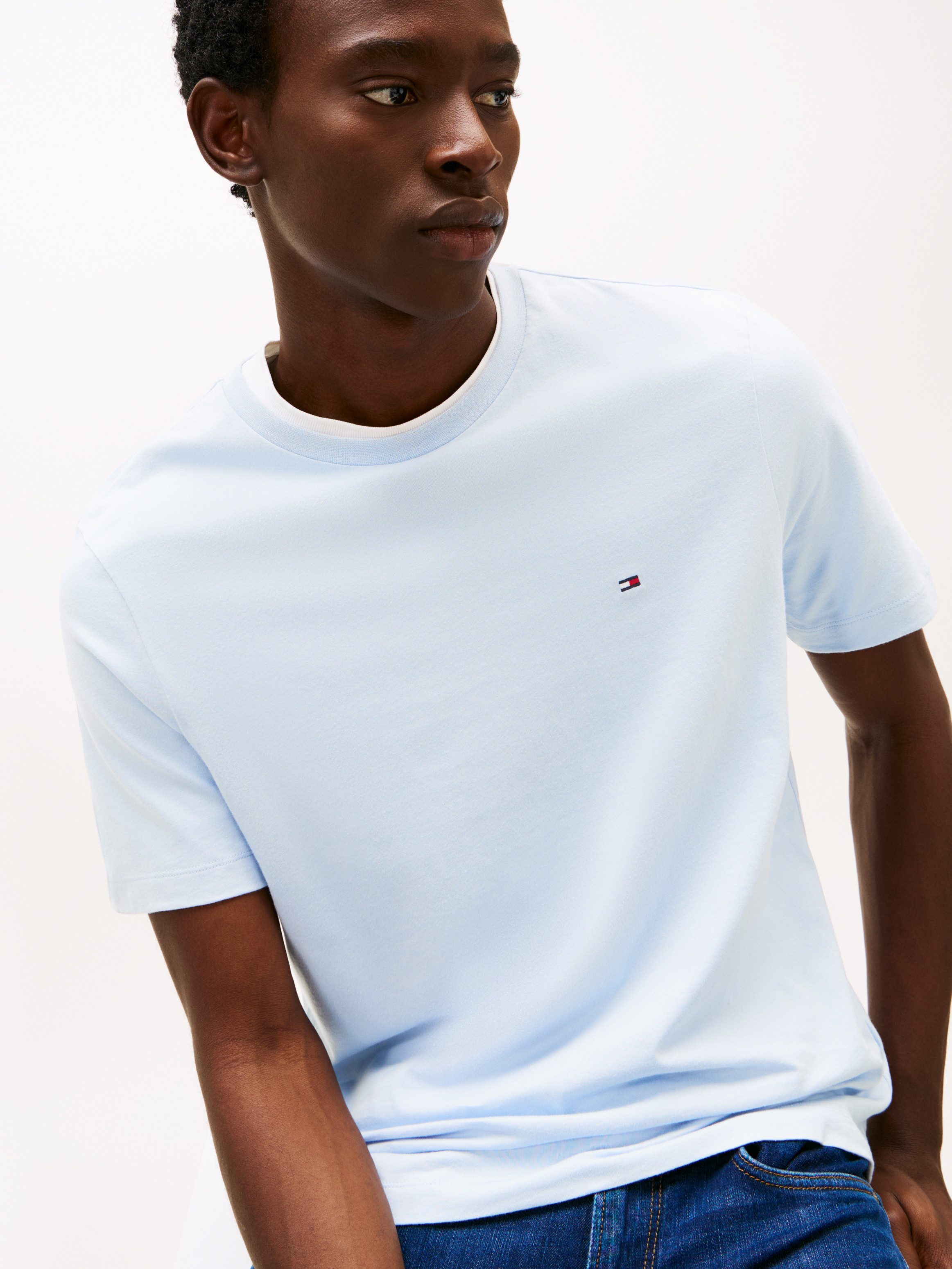 Tommy Hilfiger T-Shirt ESSENTIAL REGULAR FIT SOLID mit Stickerei unifarben, casual, Baumwolle, Rundhals