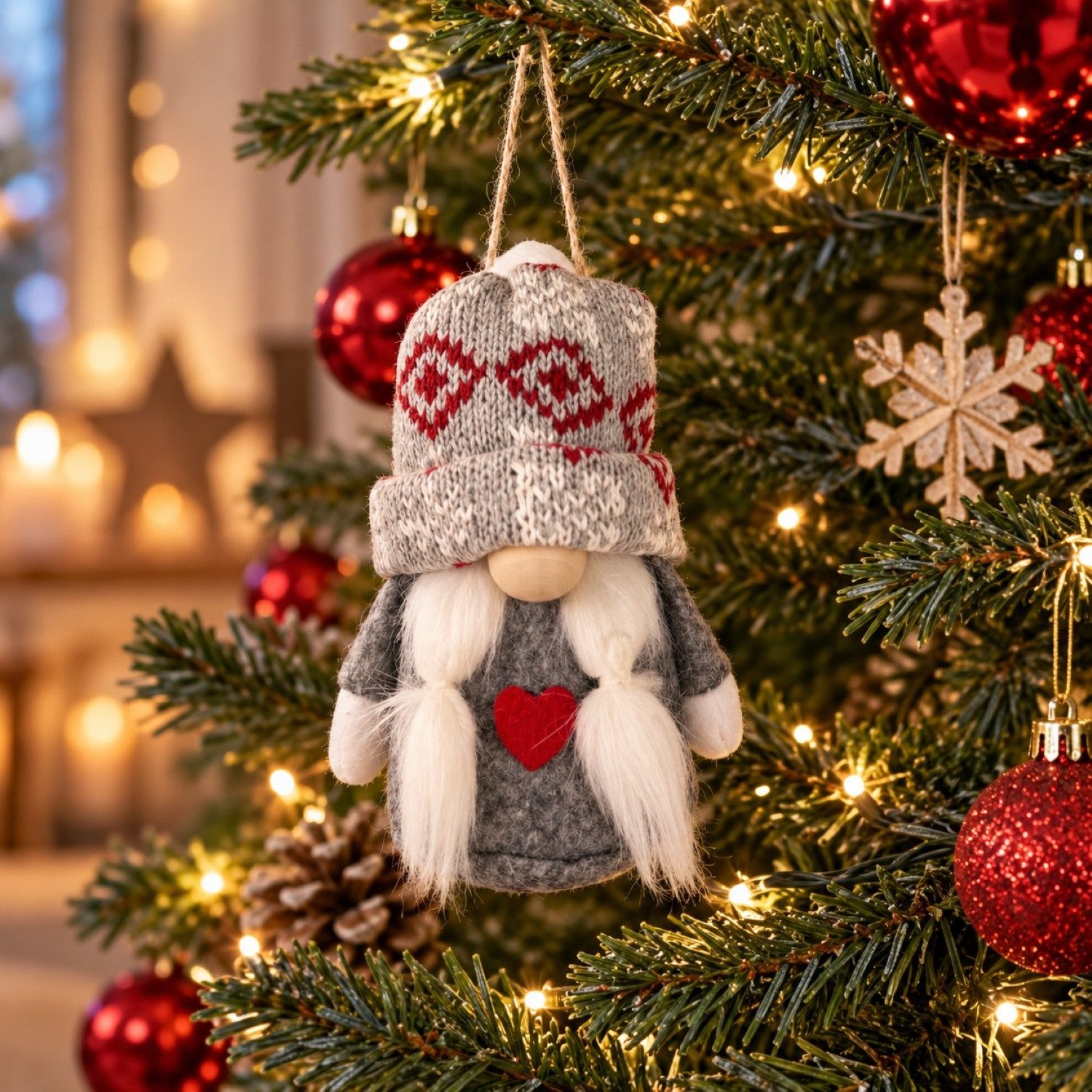 Online-Fuchs Dekofigur kleine Weihnachtswichtel mit Pudelmütze - Deko Winter & Weihnachten (3er oder 6er Set wählbar, harmonische Kombination aus Rot, Grau und  – Bild 4 von 4