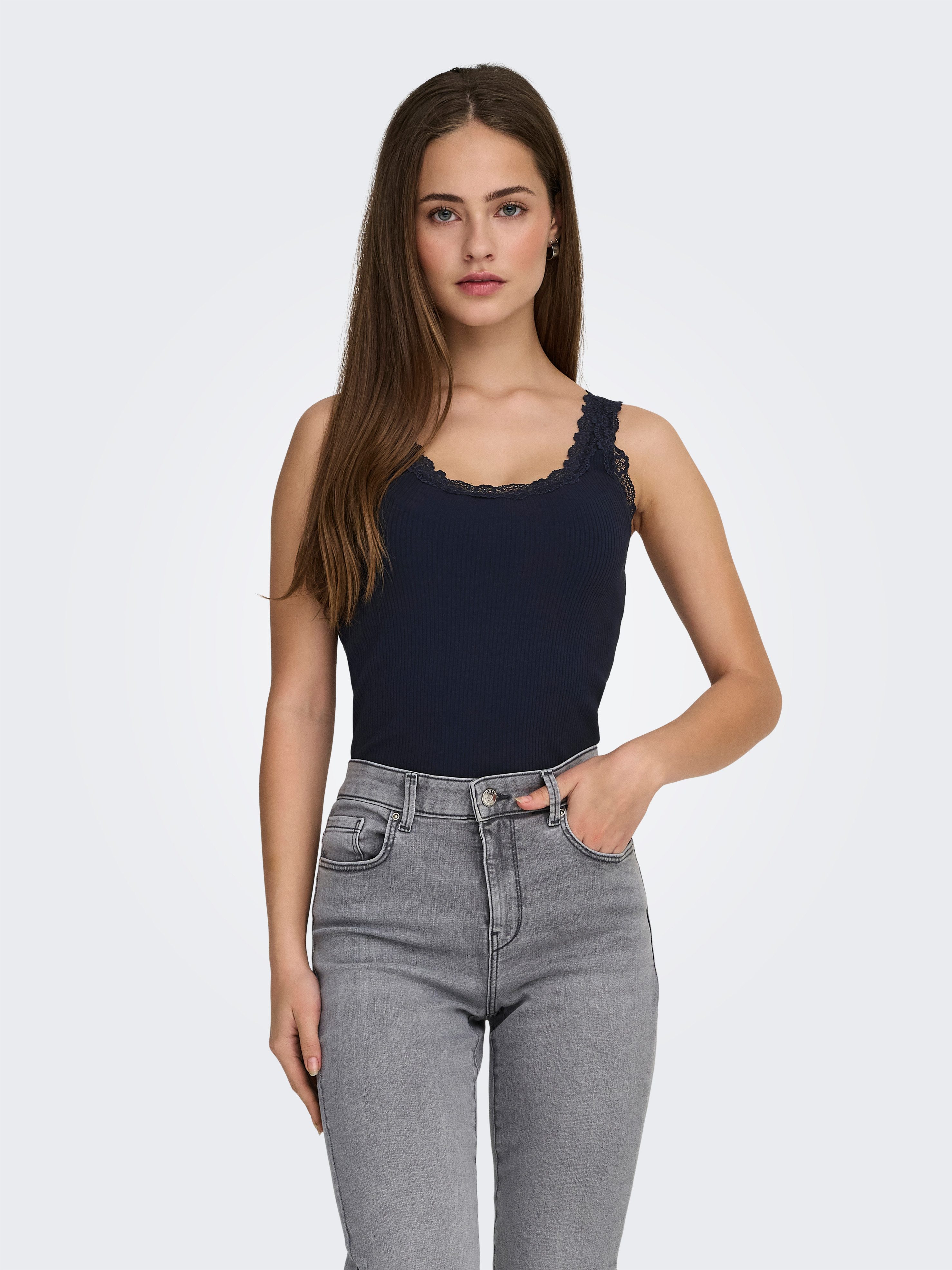 ONLY Tanktop ONLSARA – Tanktop mit Spitzendetail am Ausschnitt Baumwollmischung, regular fit