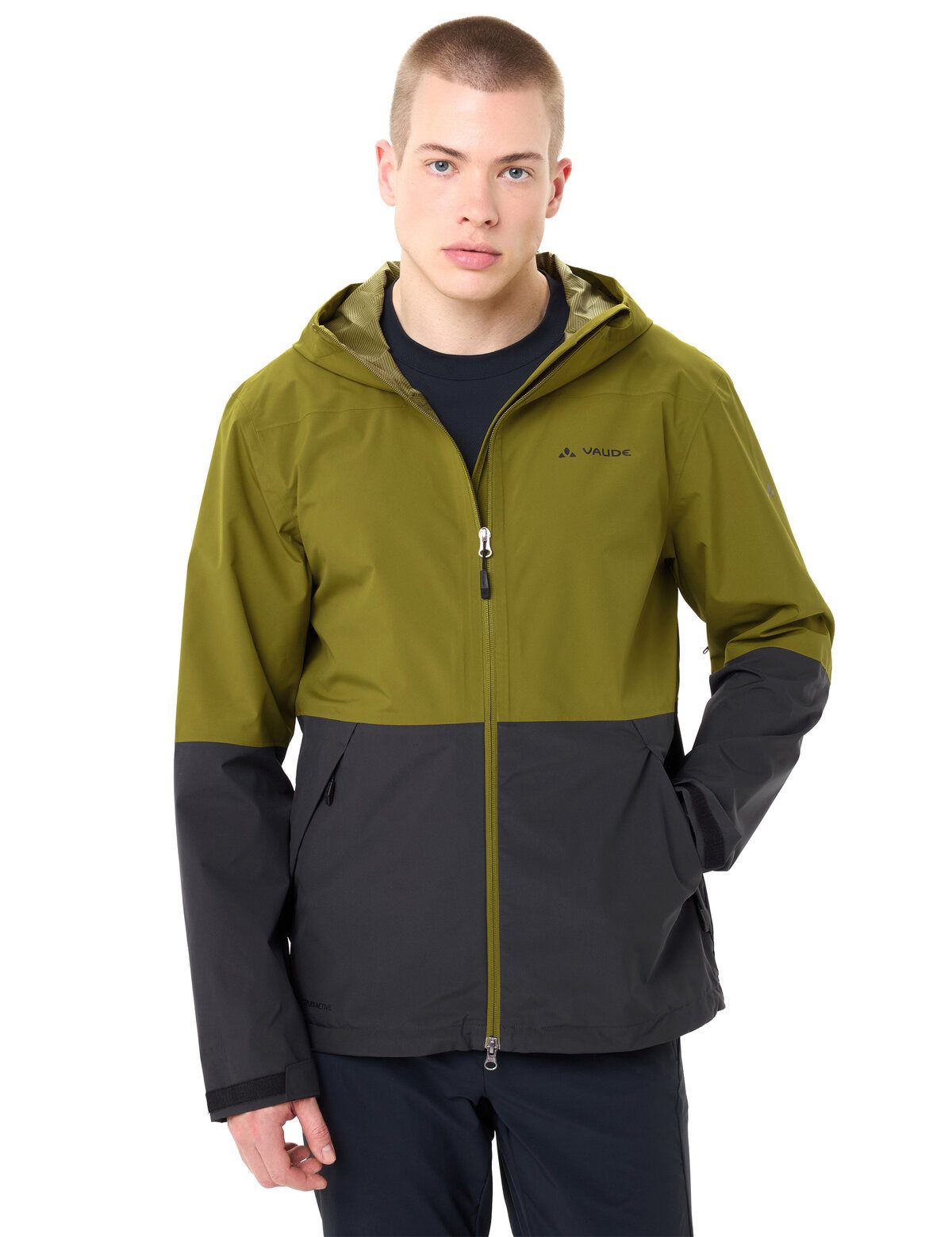 VAUDE Outdoorjacke MEN'S NEYLAND 2.5L JACKET sportlicher Stil, mit Kapuze, wasserdicht
