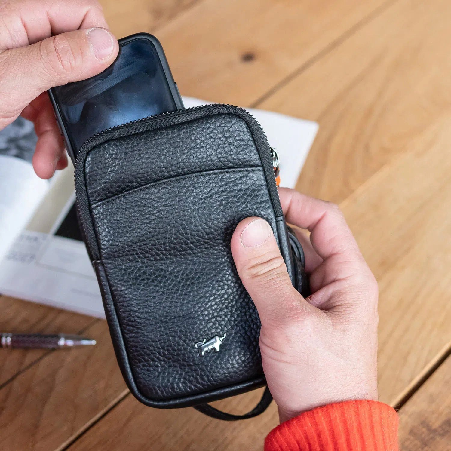 Braun Büffel Handytasche NOVARA Phone Pouch schwarz