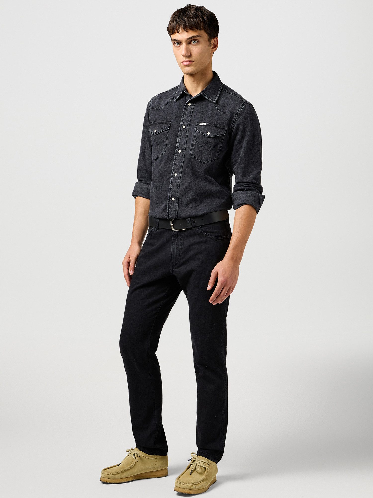 Wrangler Tapered-fit-Jeans Leicht & Supersoft ohne Stretch - RIVER RINSE BLACK mittlere Leibhöhe, Regular Fit