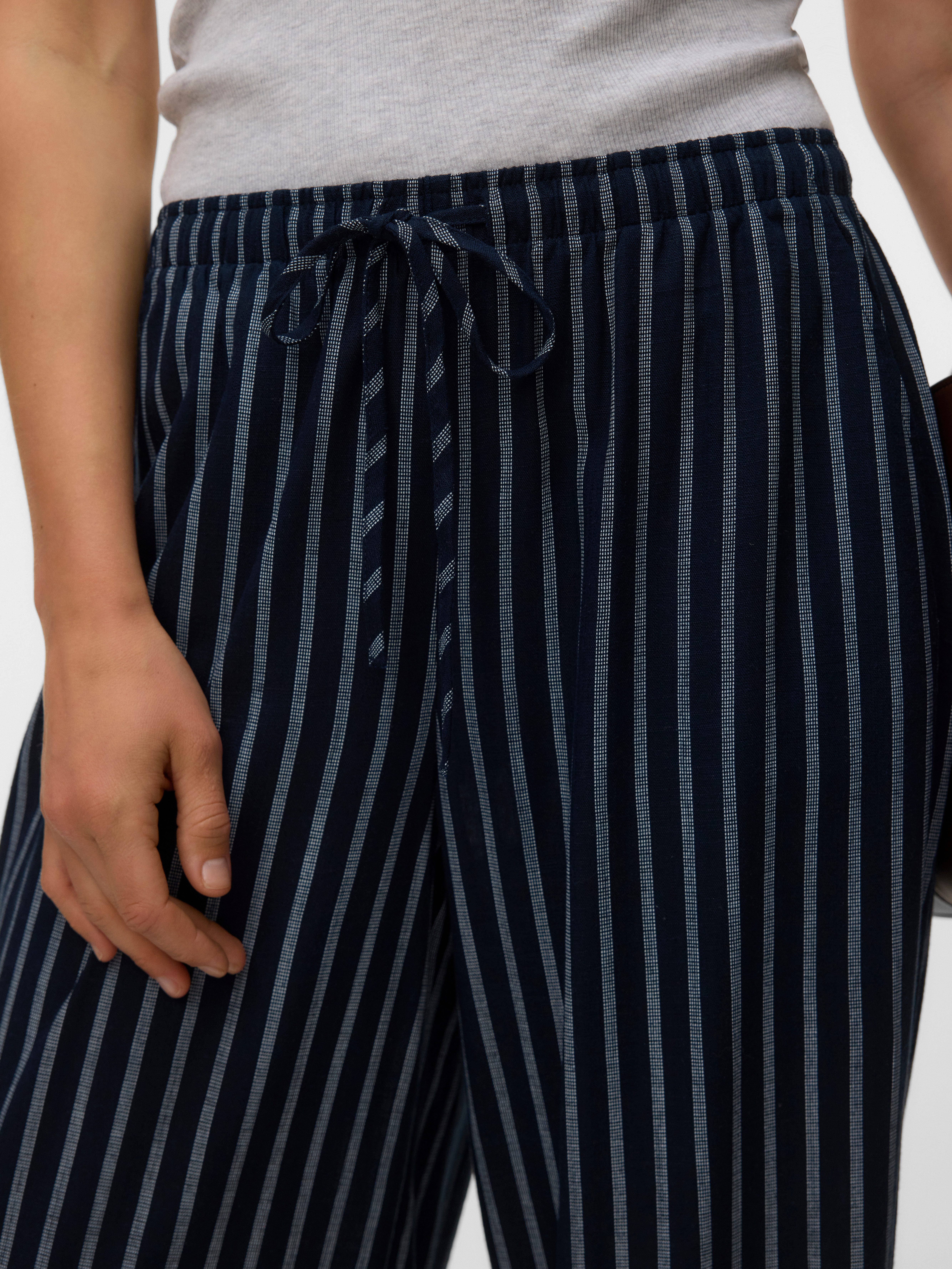 Vero Moda Schlupfhose VMROSIE MW WIDE PANT NOOS Viskosemischung, oversize