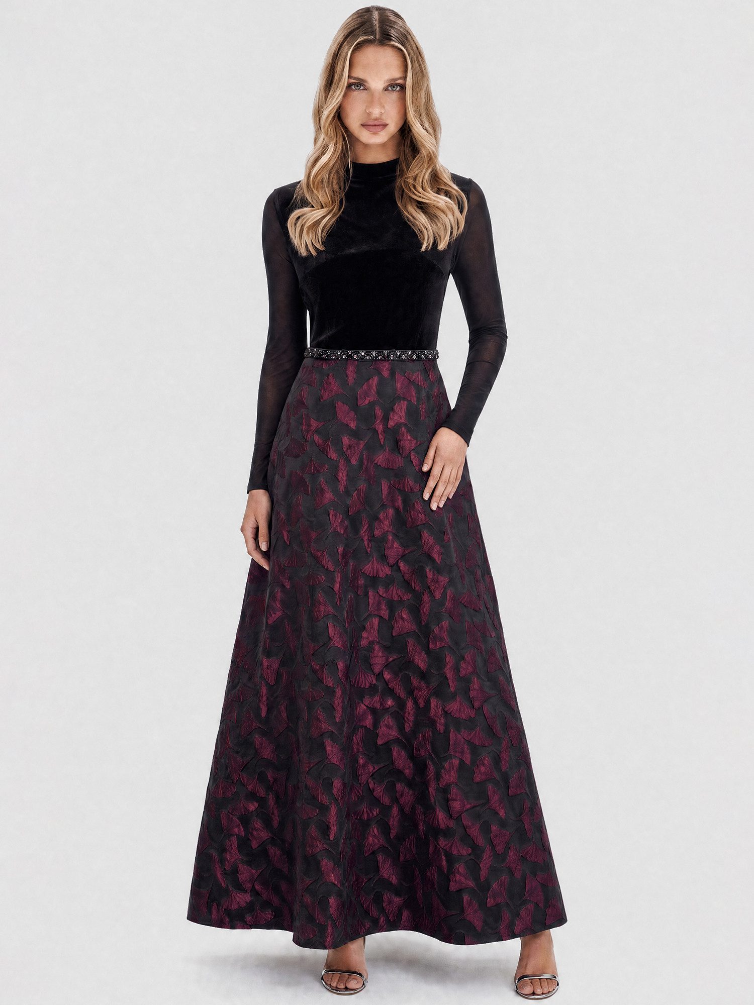 Apart Abendkleid aus Samt und Jacquard