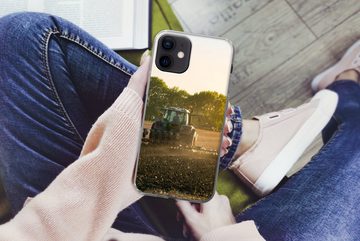 MuchoWow Handyhülle Traktor - Vogel - Land, Handyhülle Apple iPhone 12, Smartphone-Bumper, Print, Handy
