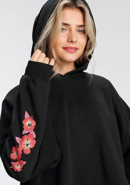 AJC Hoodie in kurzer Oversize-Form mit Puffprint auf den Ärmeln