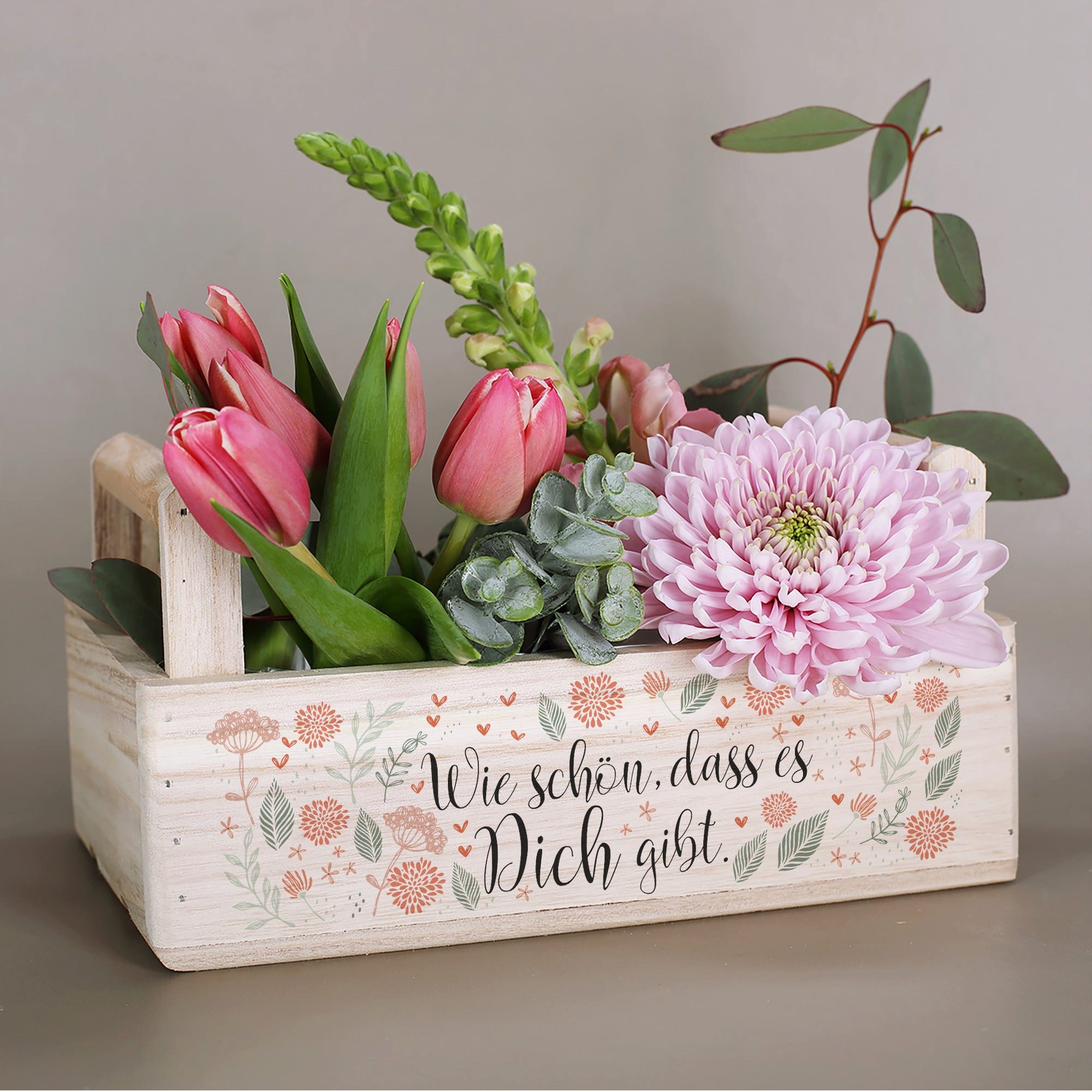Herz & Heim Geschenkbox Präsentkorb "Wie schön, dass es Dich gibt" - Geschenkkorb aus Holz, 2 Griffe, mit Folie ausgekleidet – Bild 3 von 5