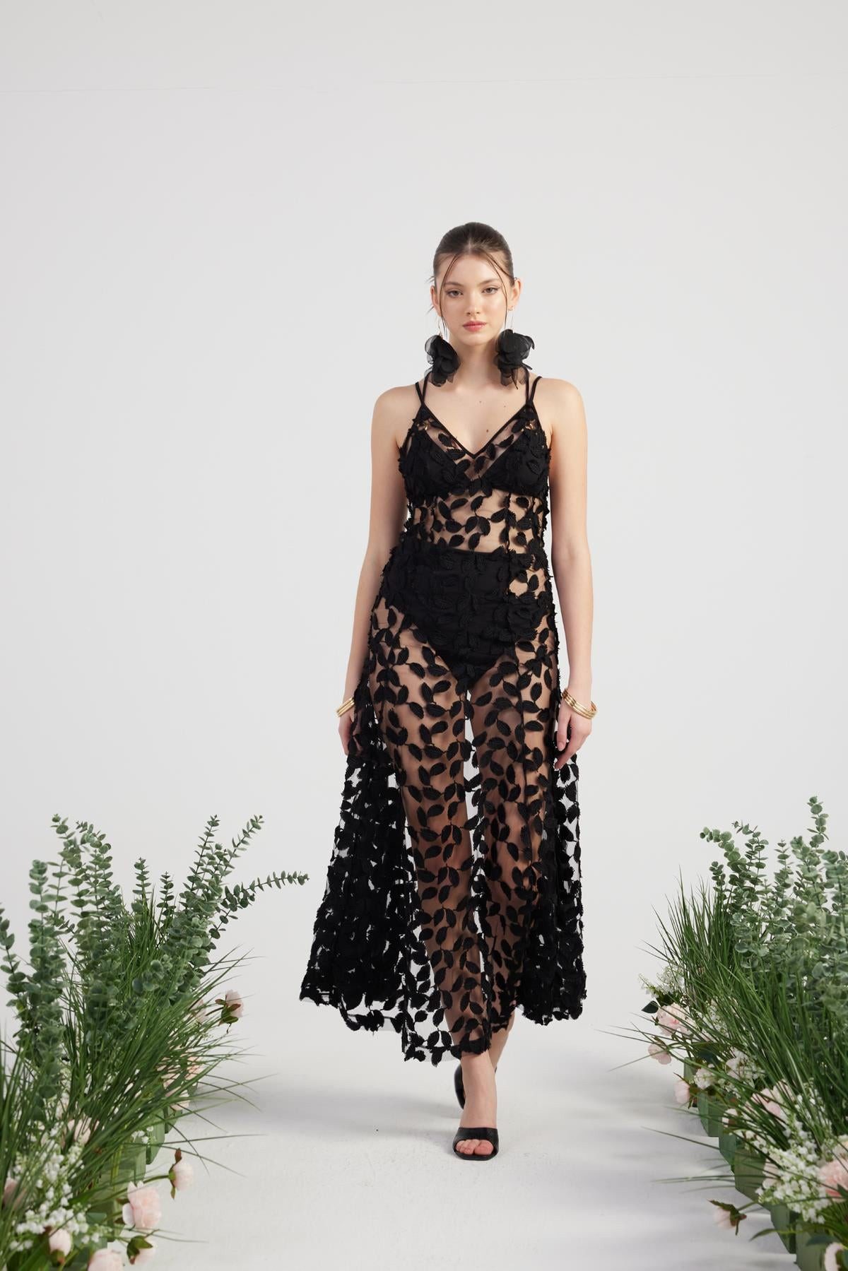 HOLLY LOLLY Midikleid Maßgeschneiderte Beatriz Kleid in Velours