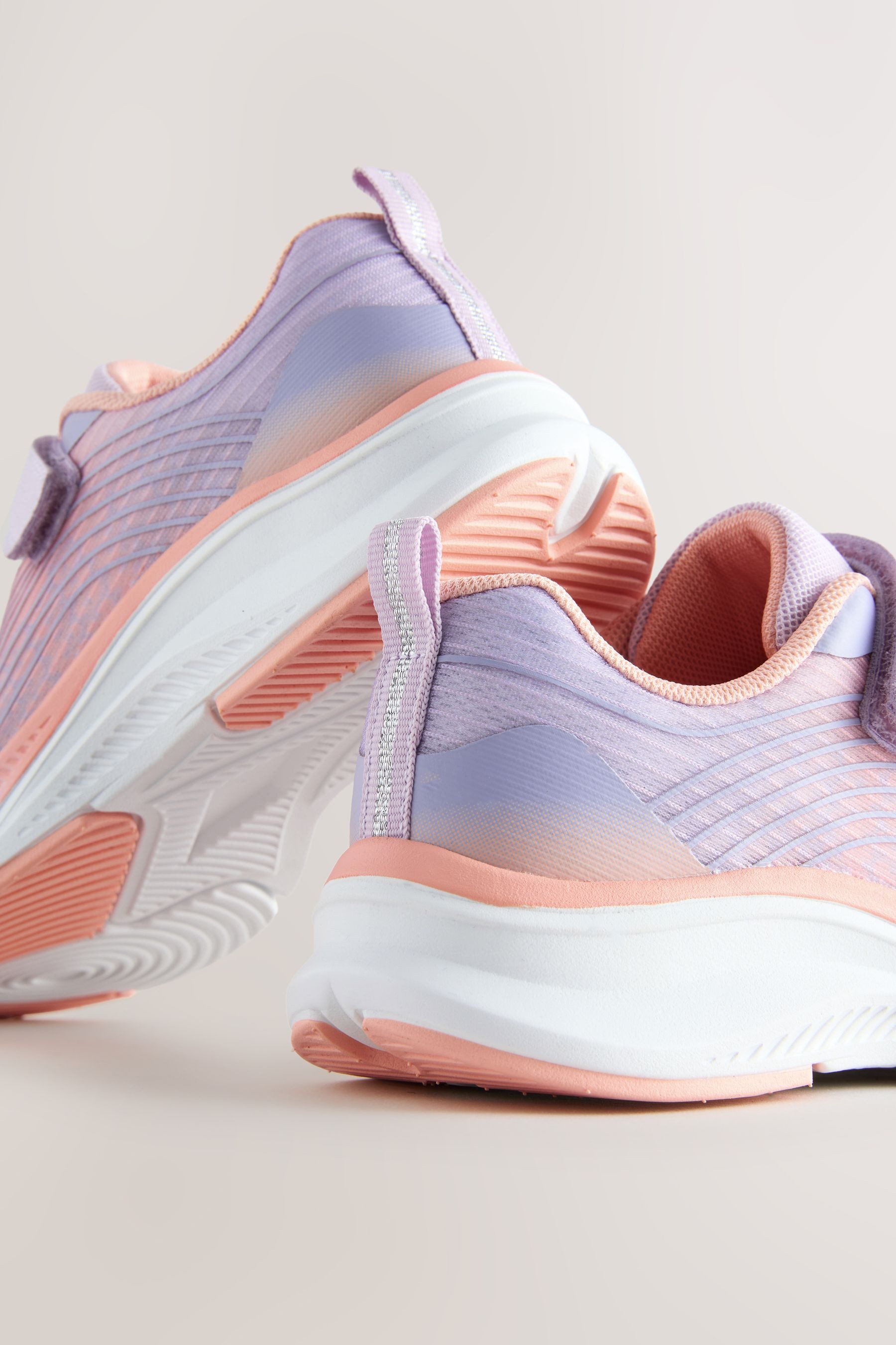 Next Schulturnschuhe mit elastischen Schnürsenkeln Sneaker (1-tlg)