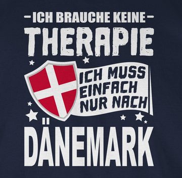 Shirtracer T-Shirt Ich brauche keine Therapie Ich muss einfach nur nach Dänemark - weiß Länder Wappen