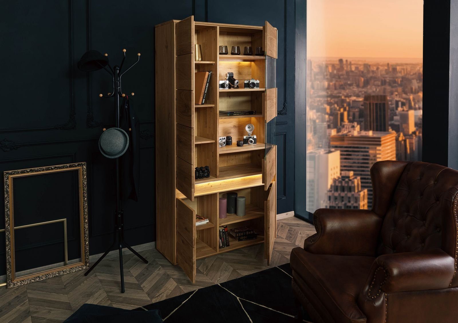 Massivmoebel24 Standvitrine CARDIFF (Vitrine Wildeiche inkl. LED 103x43,5x207 natur geölt CARDIFF #110) Vitrine Wildeiche inkl. LED 103x43,5x207 natur geölt CARDIFF #110