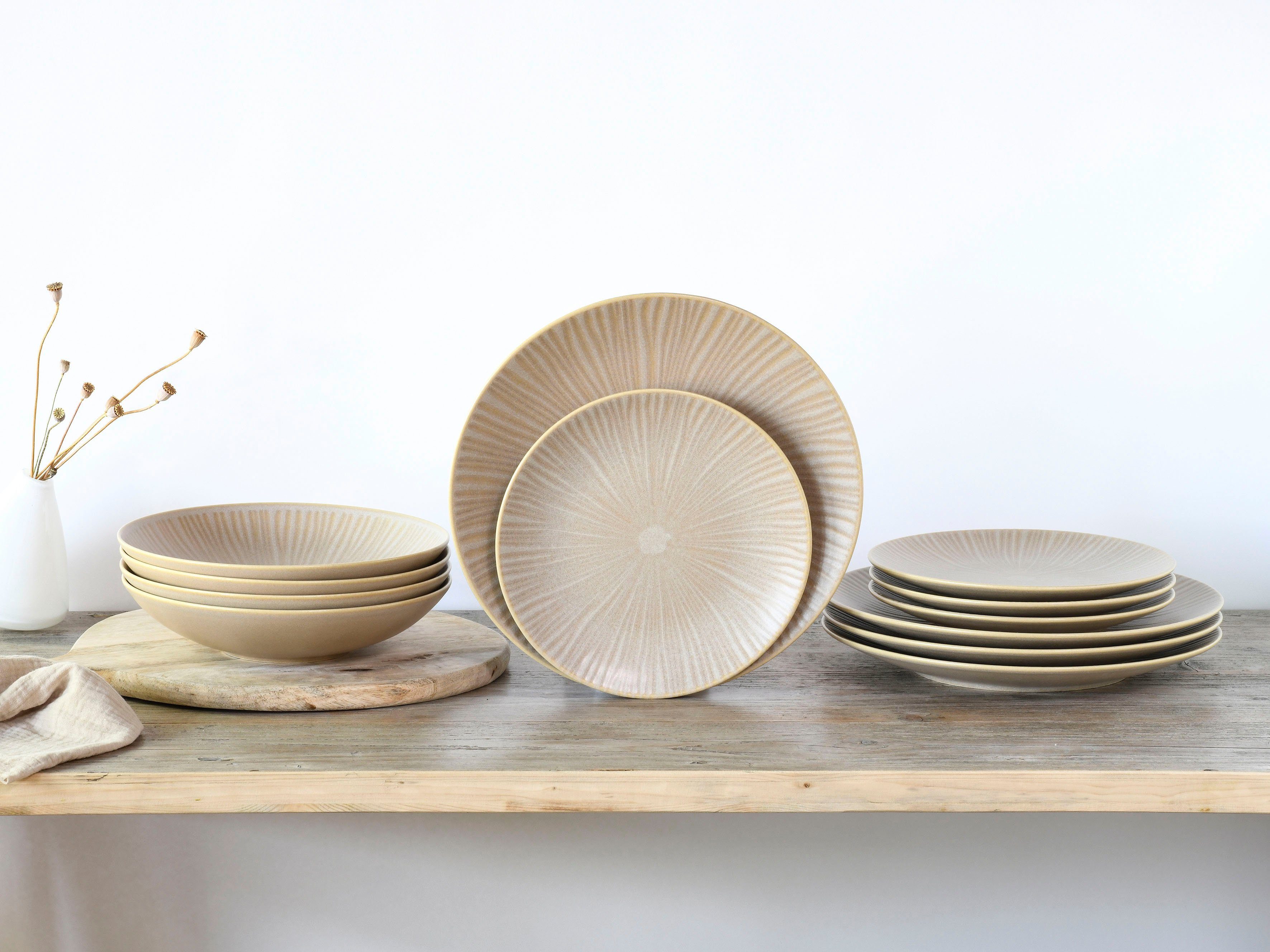 CreaTable Teller-Set Vesuvio Sand (12-tlg), 4 Personen, Steinzeug, Teller Set, seidenmatte Glasur, ausdrucksstarkes Relief