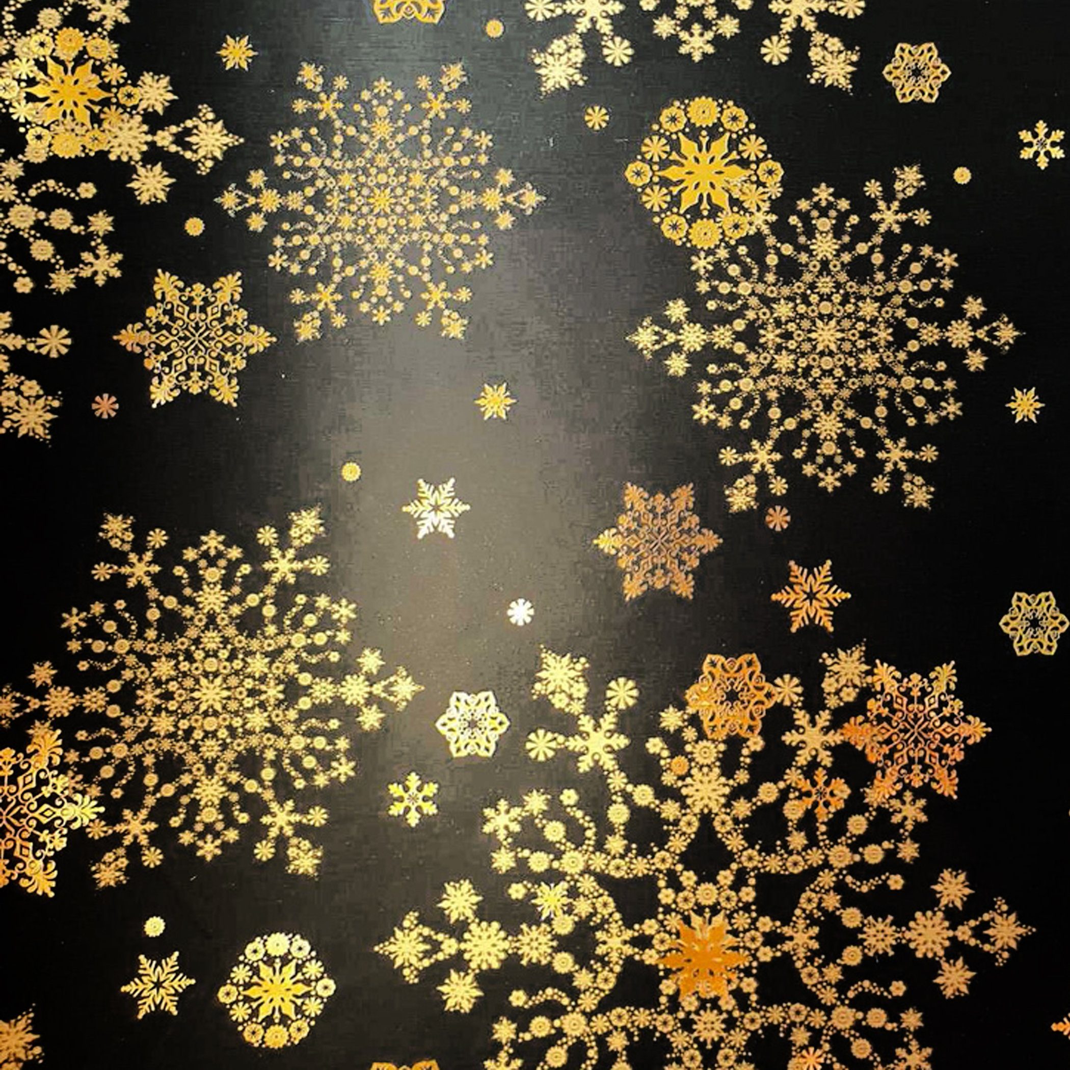 Star Geschenkpapier, Geschenkpapier Schneeflocken Muster 70cm x 2m Rolle schwarz / gold
